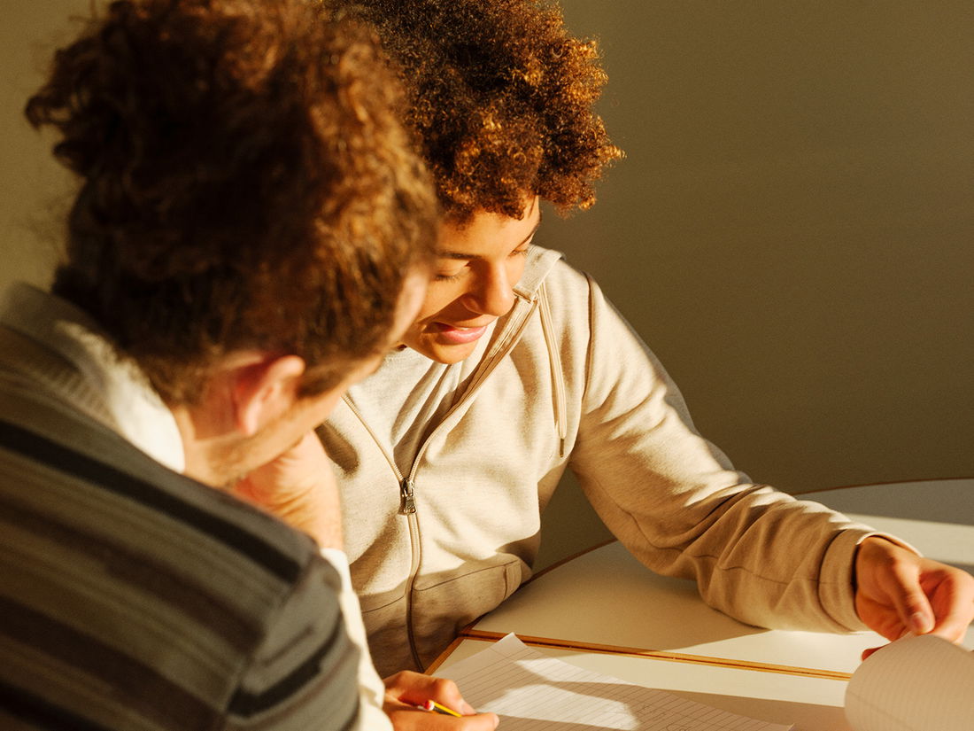 Barneombudet: ungdom og voksenperson