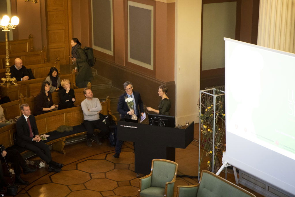 Bjorn Erik Thon og ordstyrer Elin Saga Kjorholt