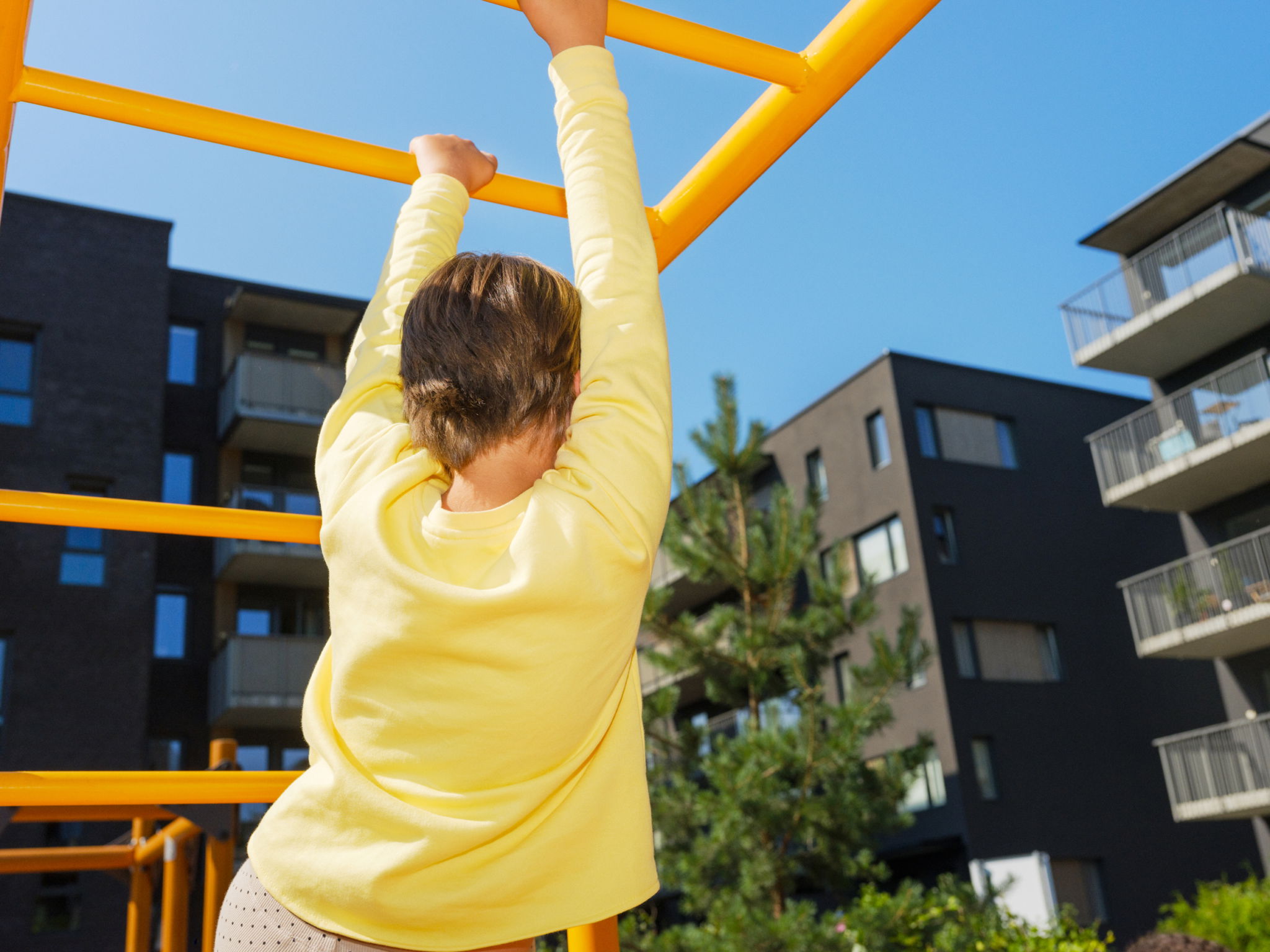 Barneombudet: barn i klatrestativ