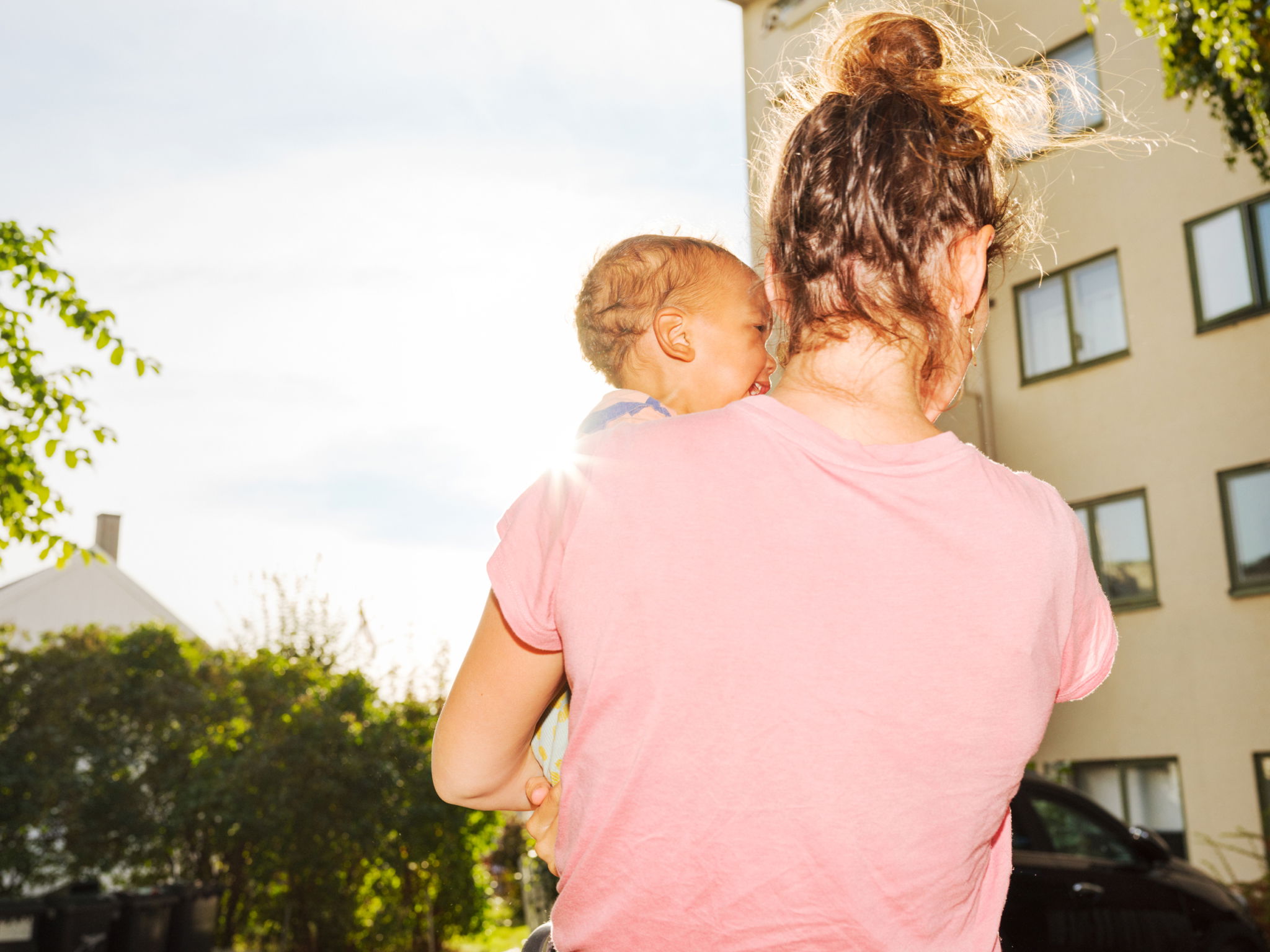 Barneombudet: mor som bærer barn