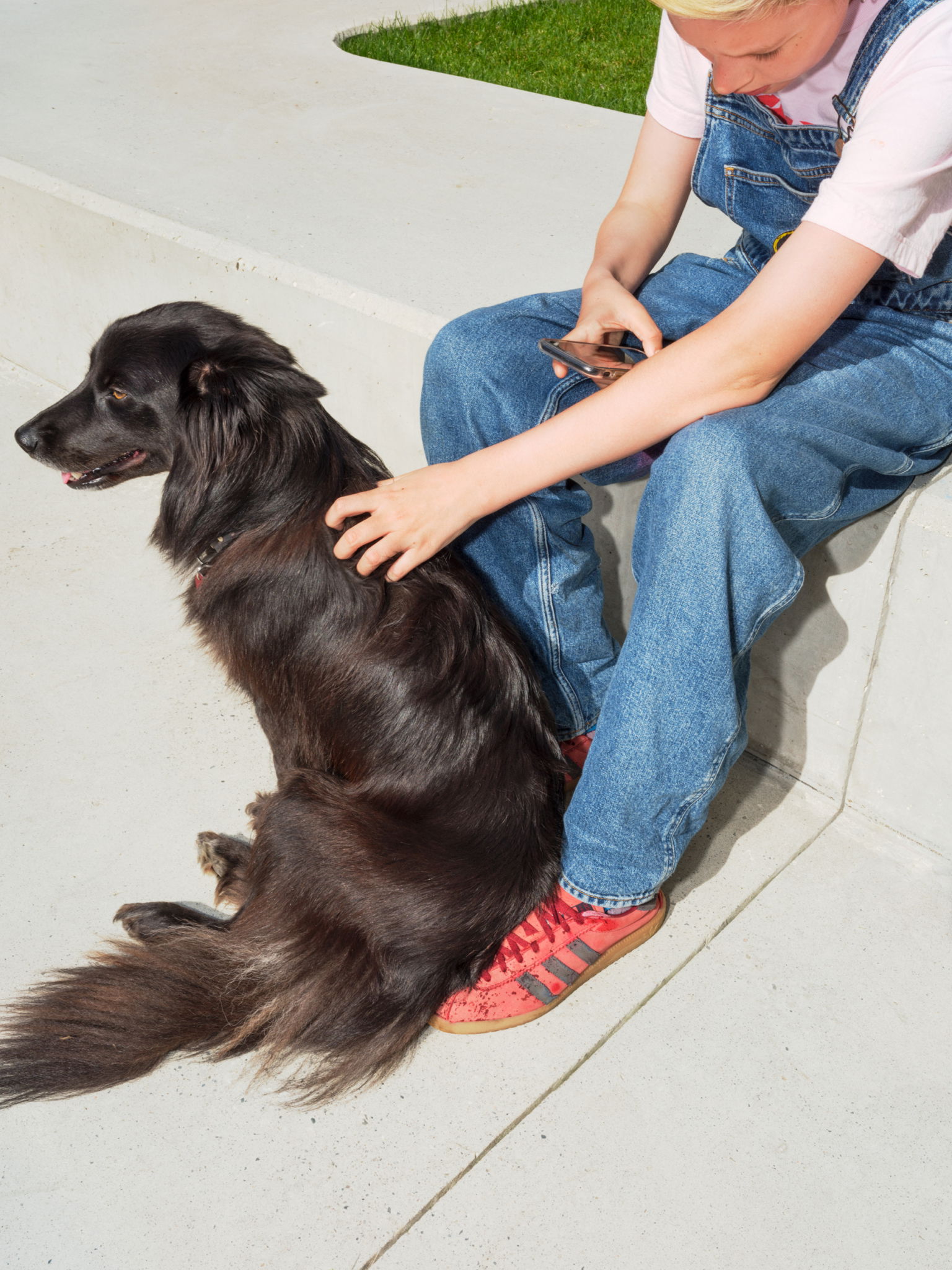 Barneombudet: ungdom sitter på telefonen, sosiale medier