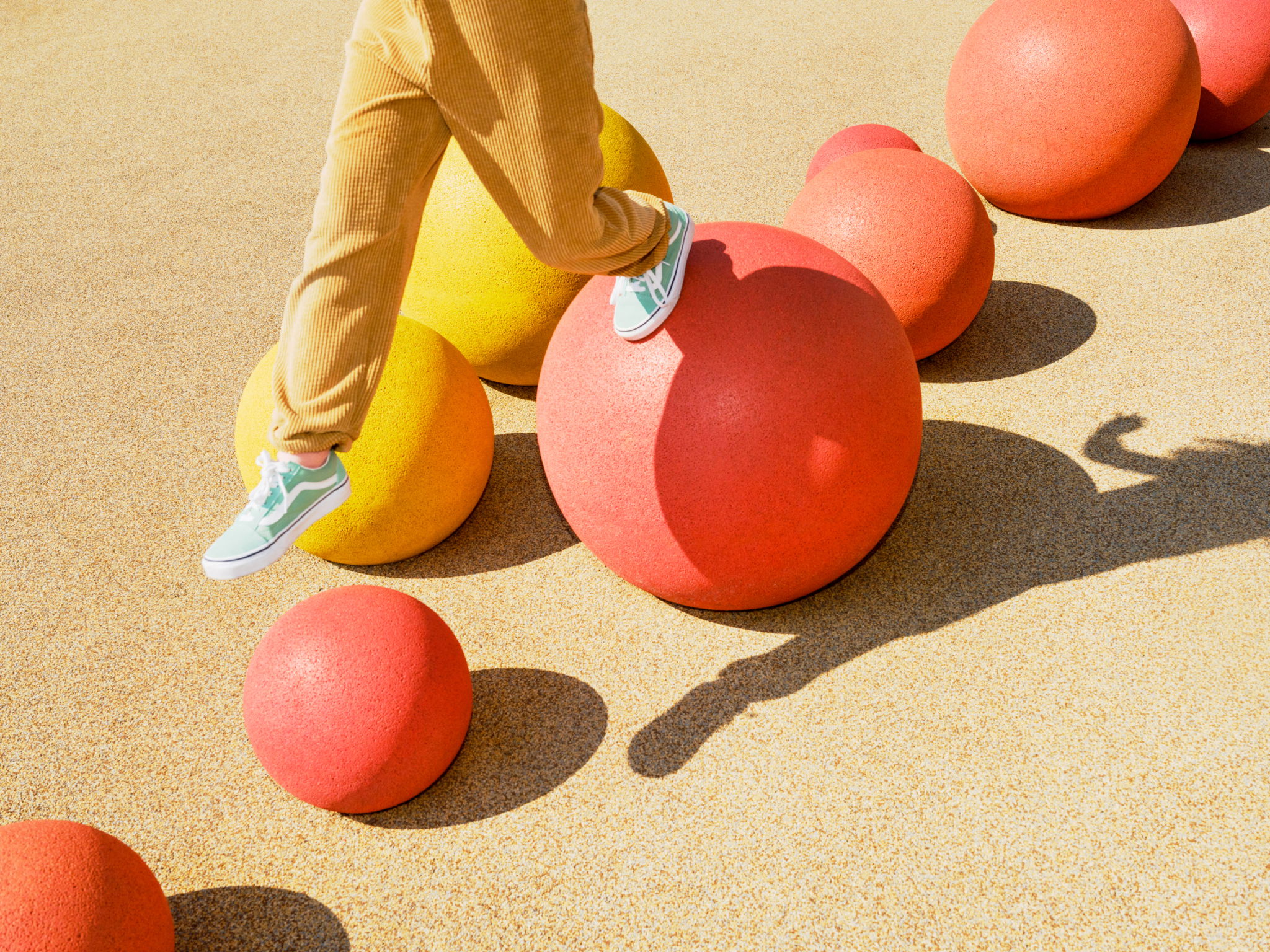 Barneombudet: lek på store røde baller