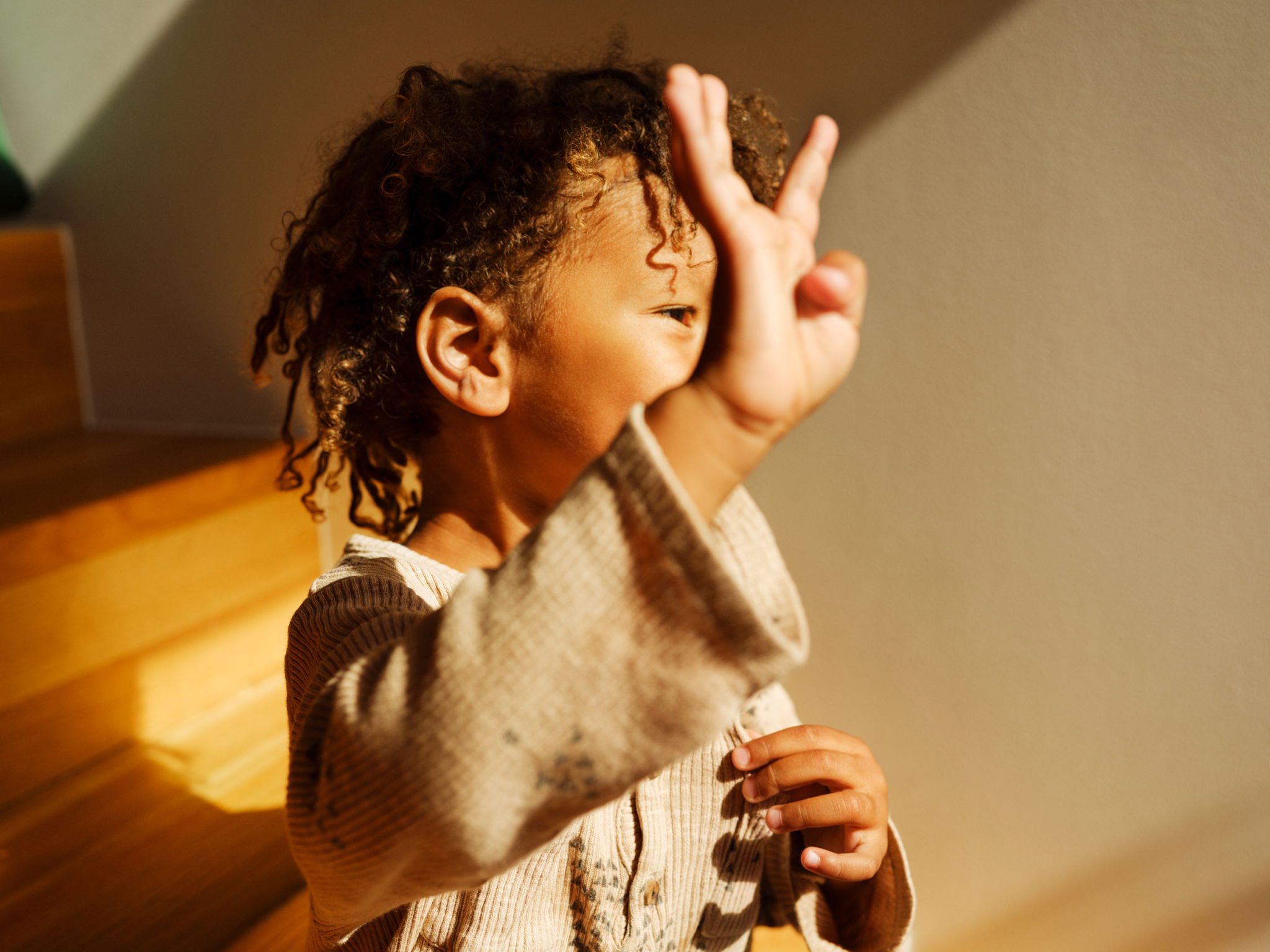 Barneombudet: barn som strekker opp hånden