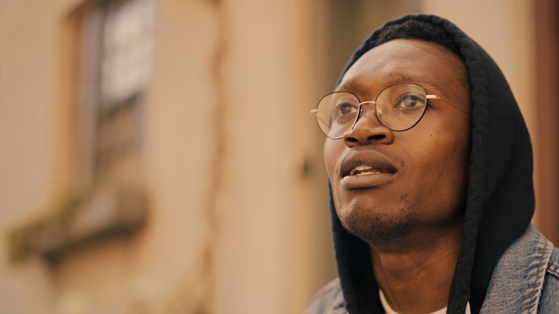 King DELIVERY 00 01 46 04 Still004