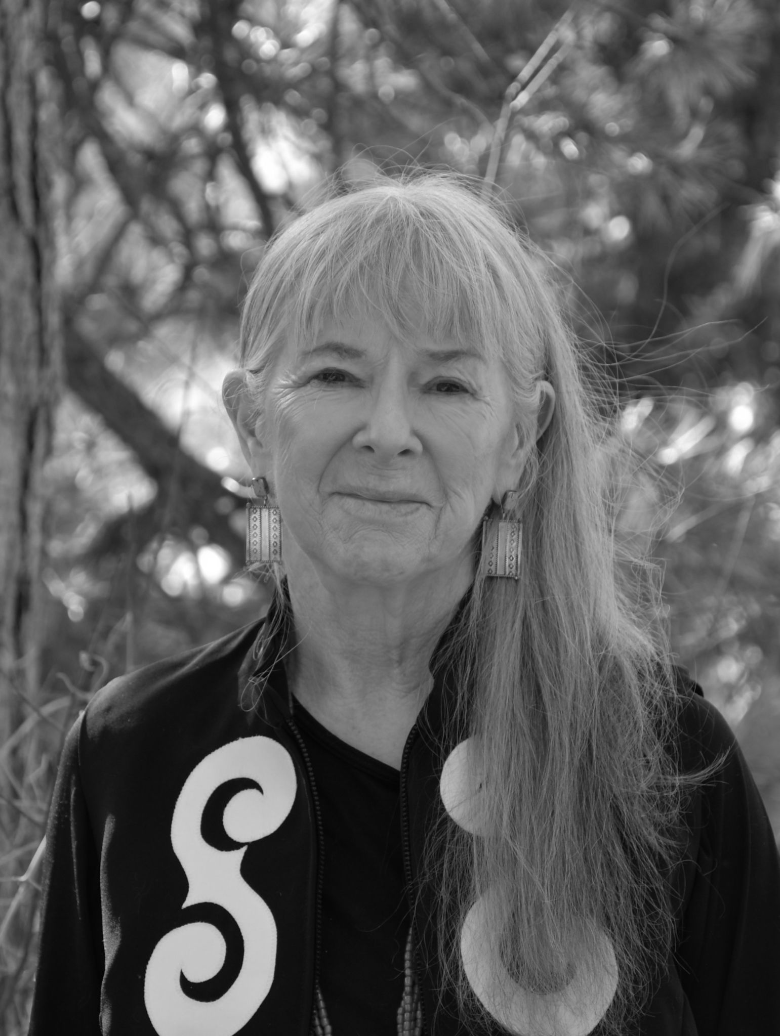 Hogan Linda Photo Credit to Larry henderson bw crop