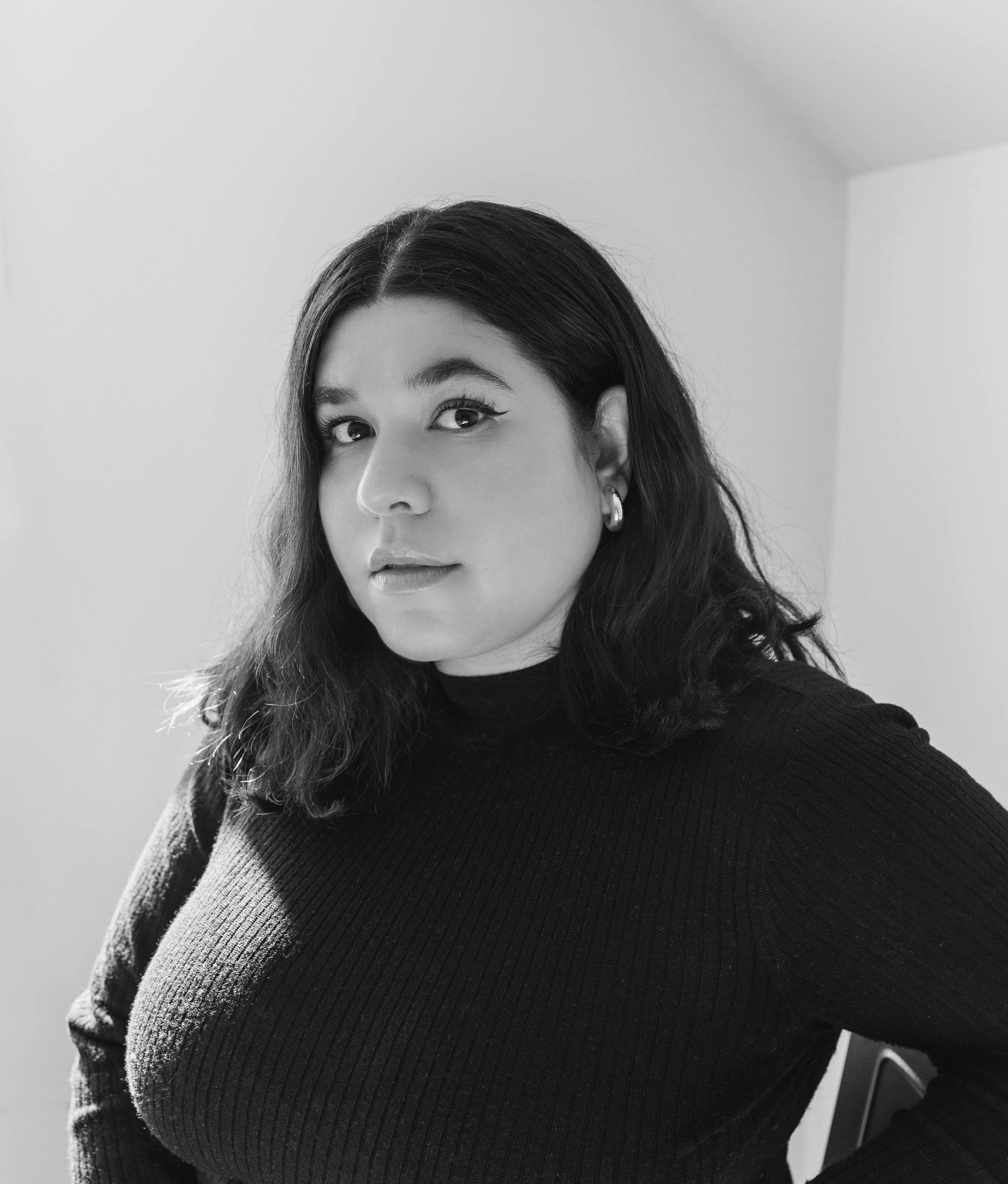 Sainz Leslie Author Photo Credit Hillary Dubie bw