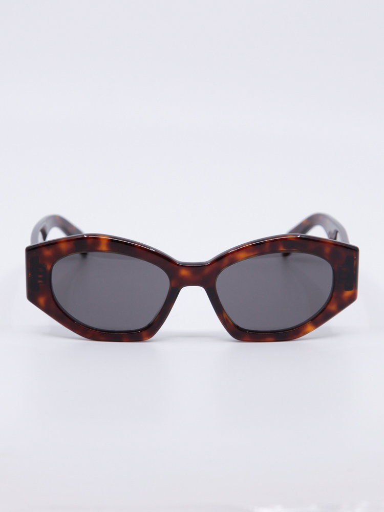 Kantet solbrille i havana, med grå solbrilelglass