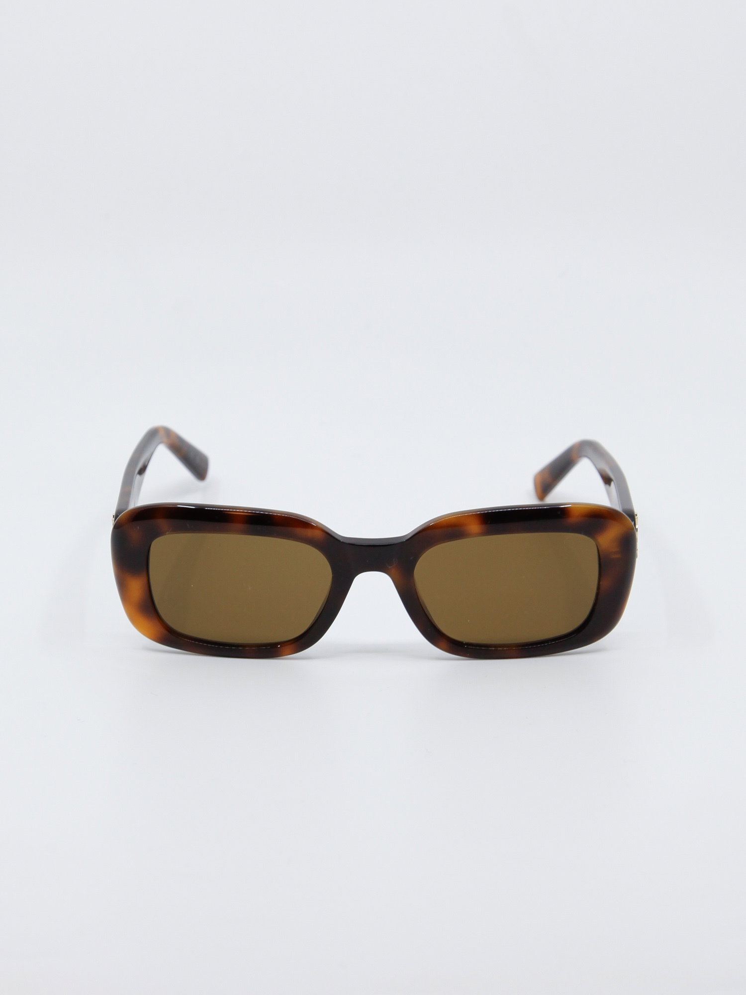 Brun solbrille med rektangulær fasong