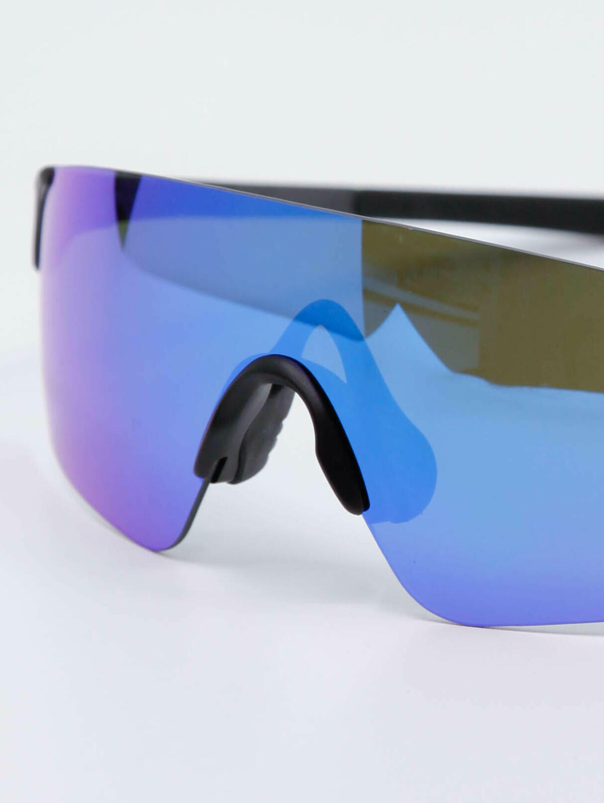 Blå oakley sportsbriller