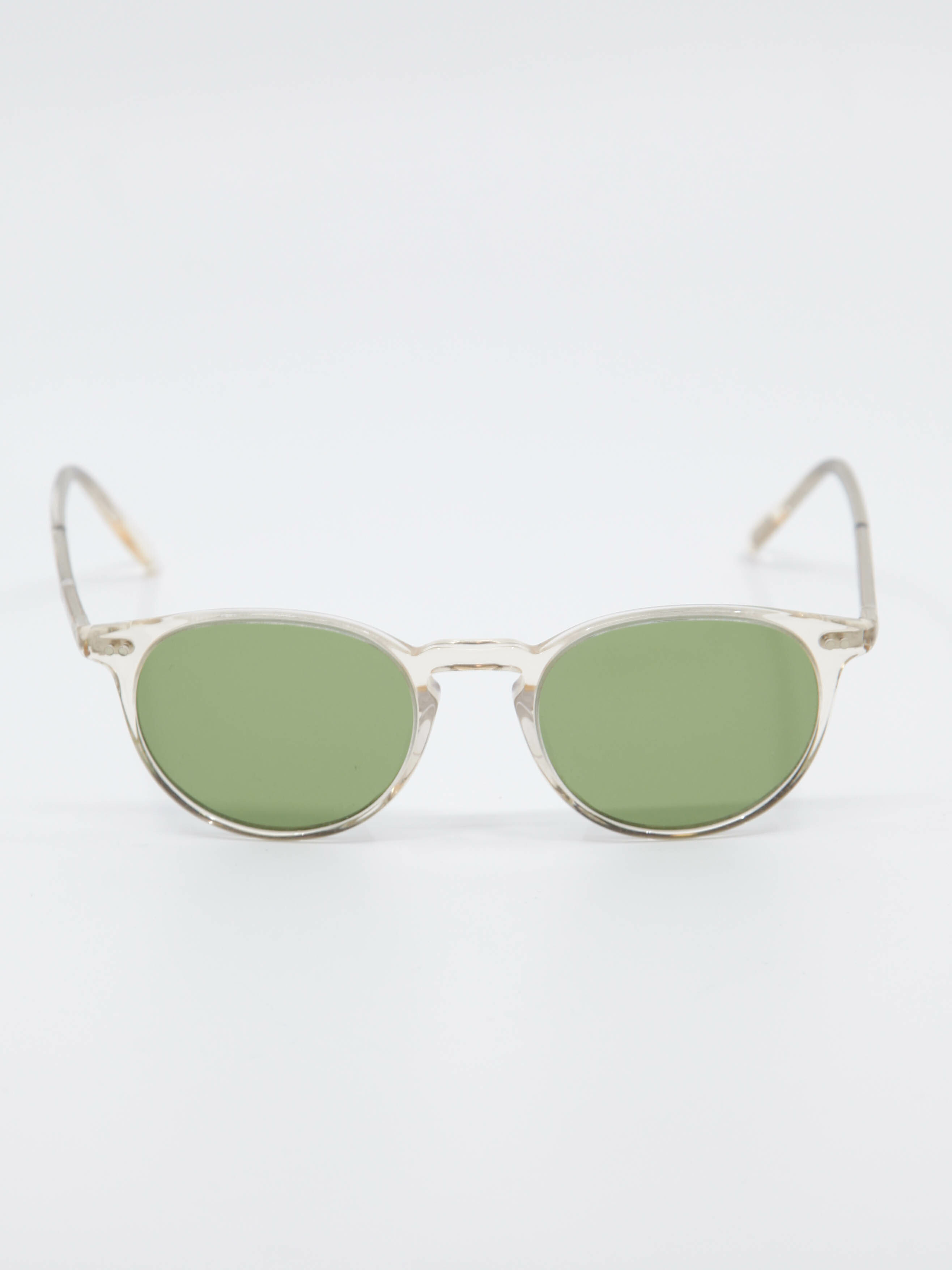 Solbrille med transparent ramme og grønne glass