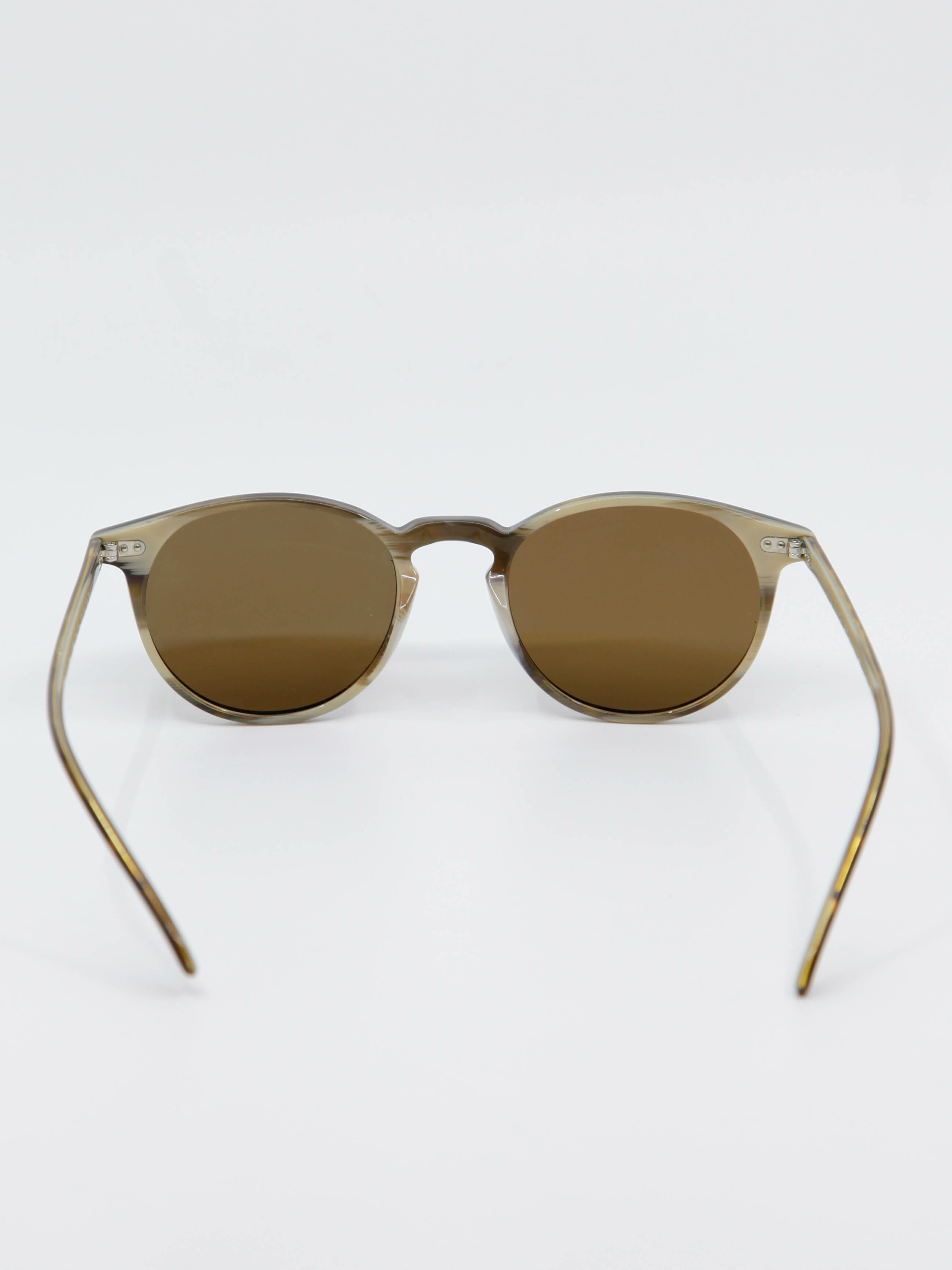 Solbrille med brun ramme og brune glass