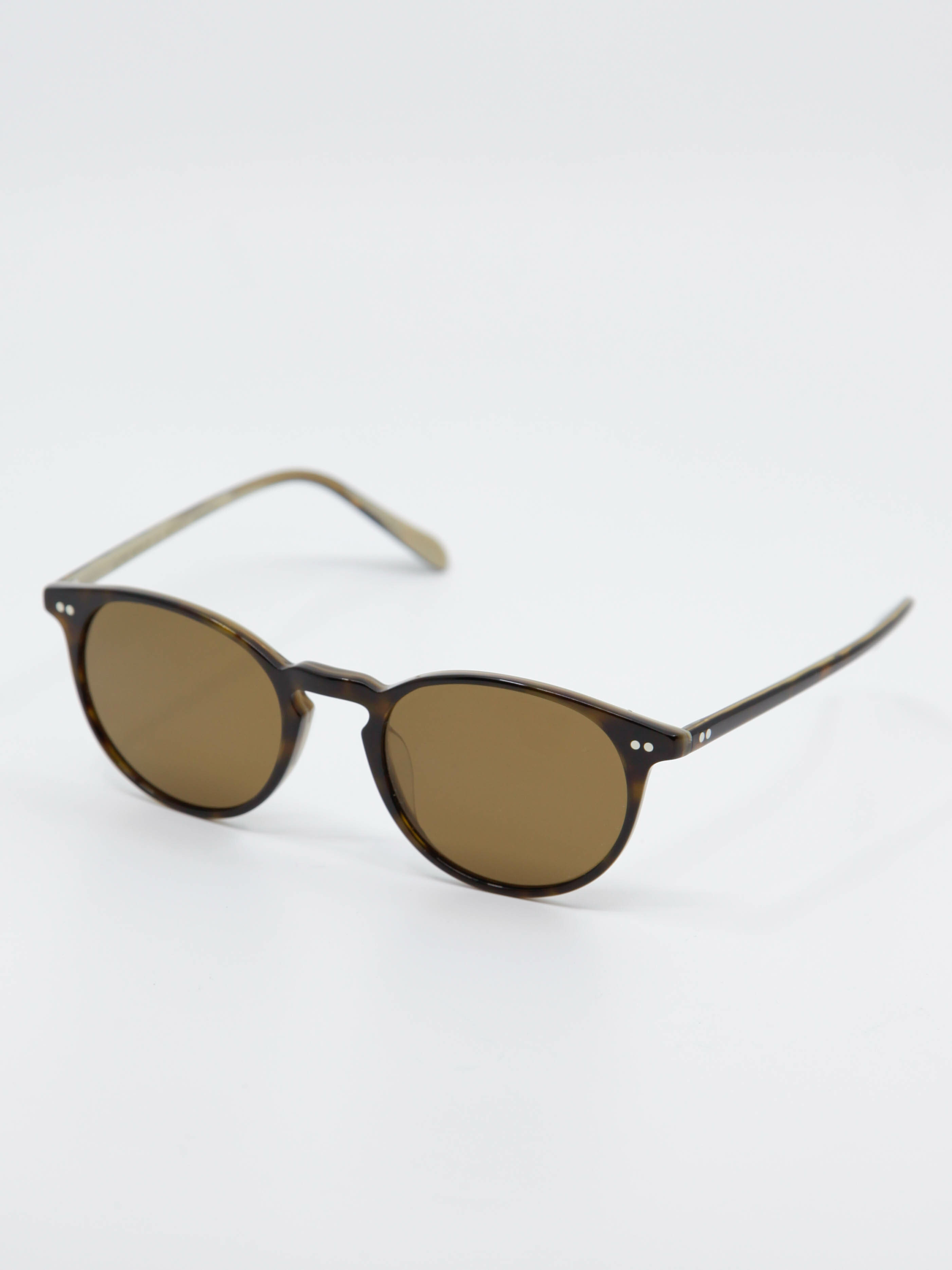 Solbrille med brun ramme og brune glass