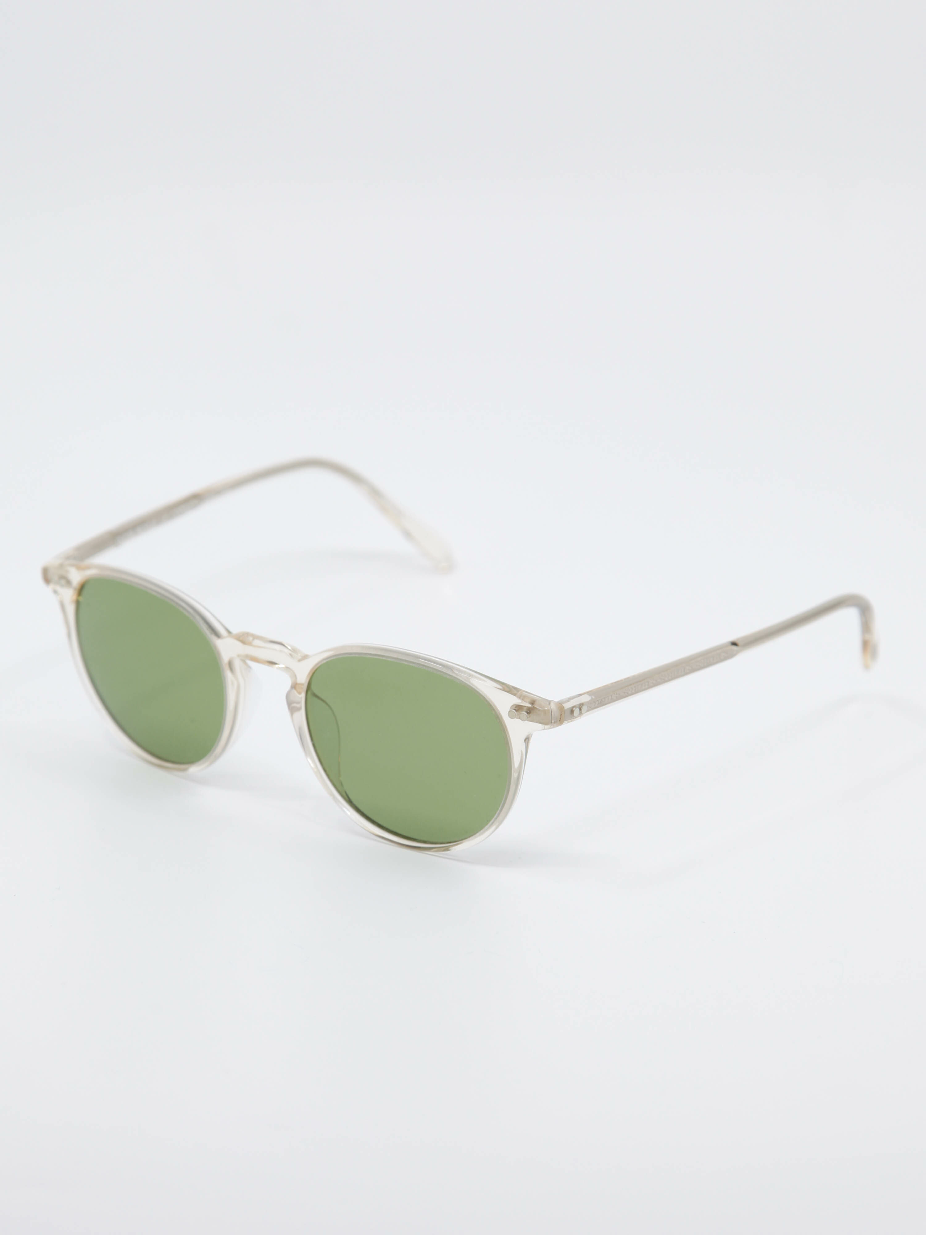 Solbrille med transparent ramme og grønne glass