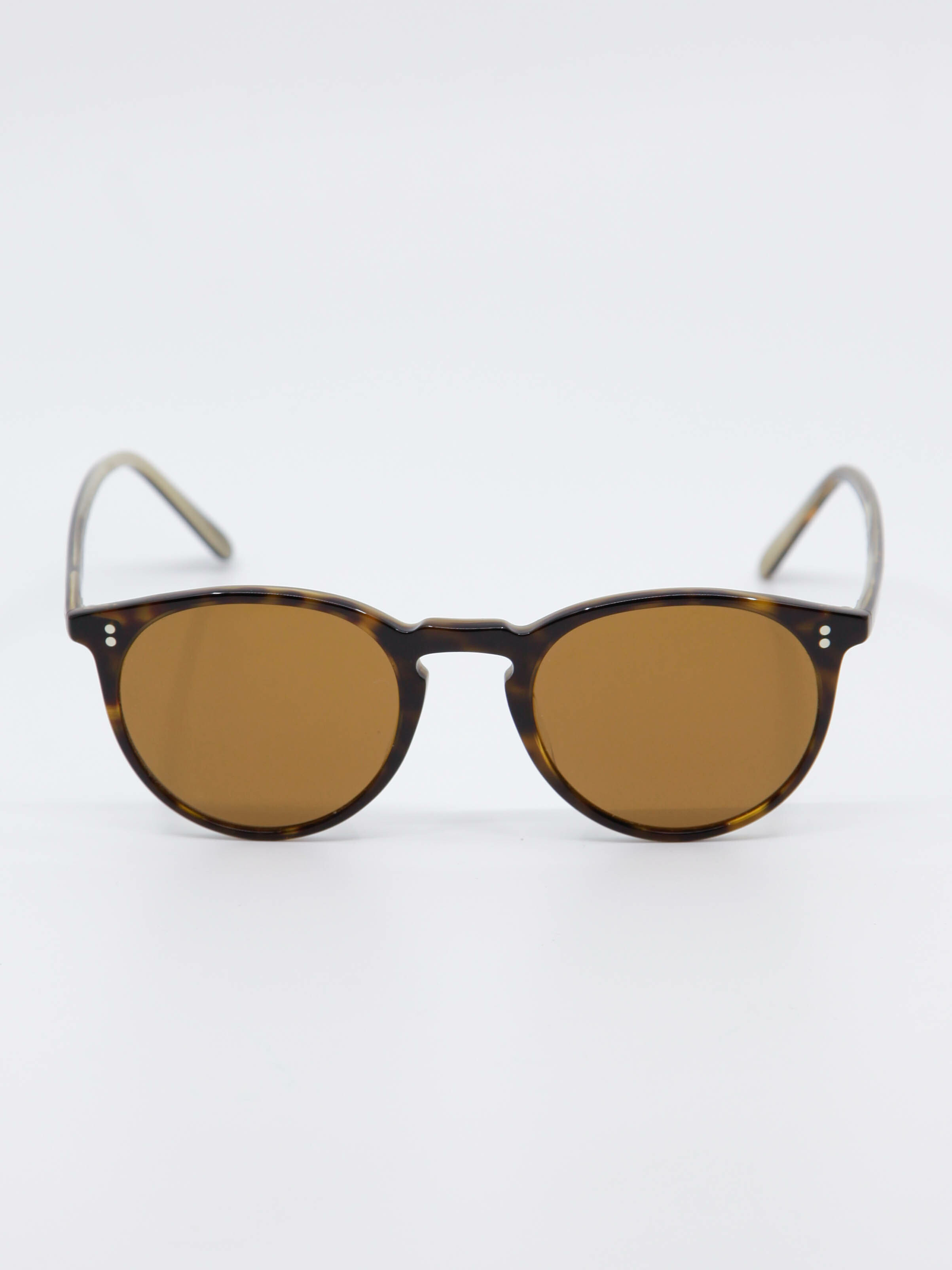 Rund og brun solbrille, med brune glass