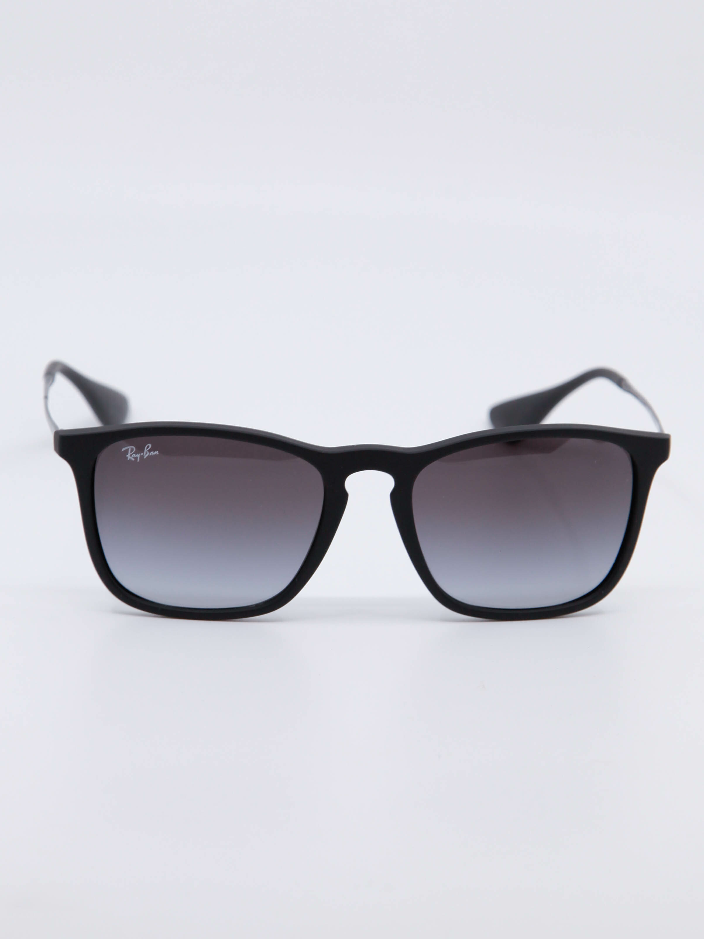 Svart solbrille fra Ray-Ban i klassisk form
