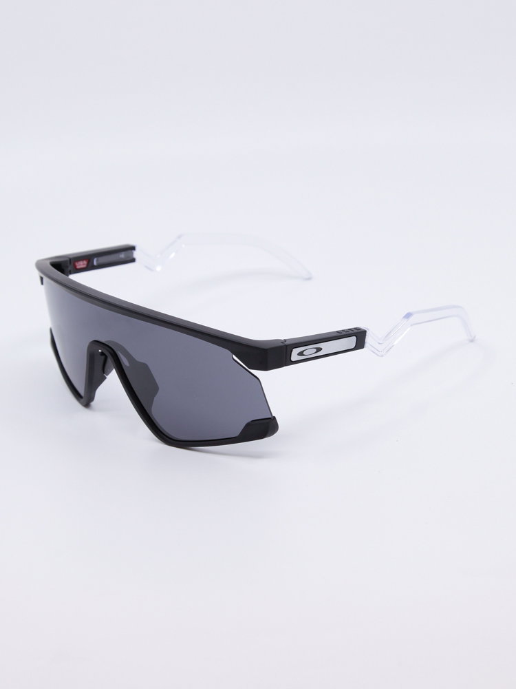 Svart sportssolbrille