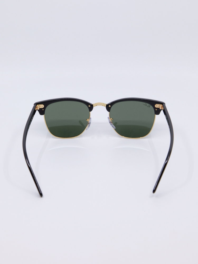 Svart Ray-Ban solbrille med gulldetaljer