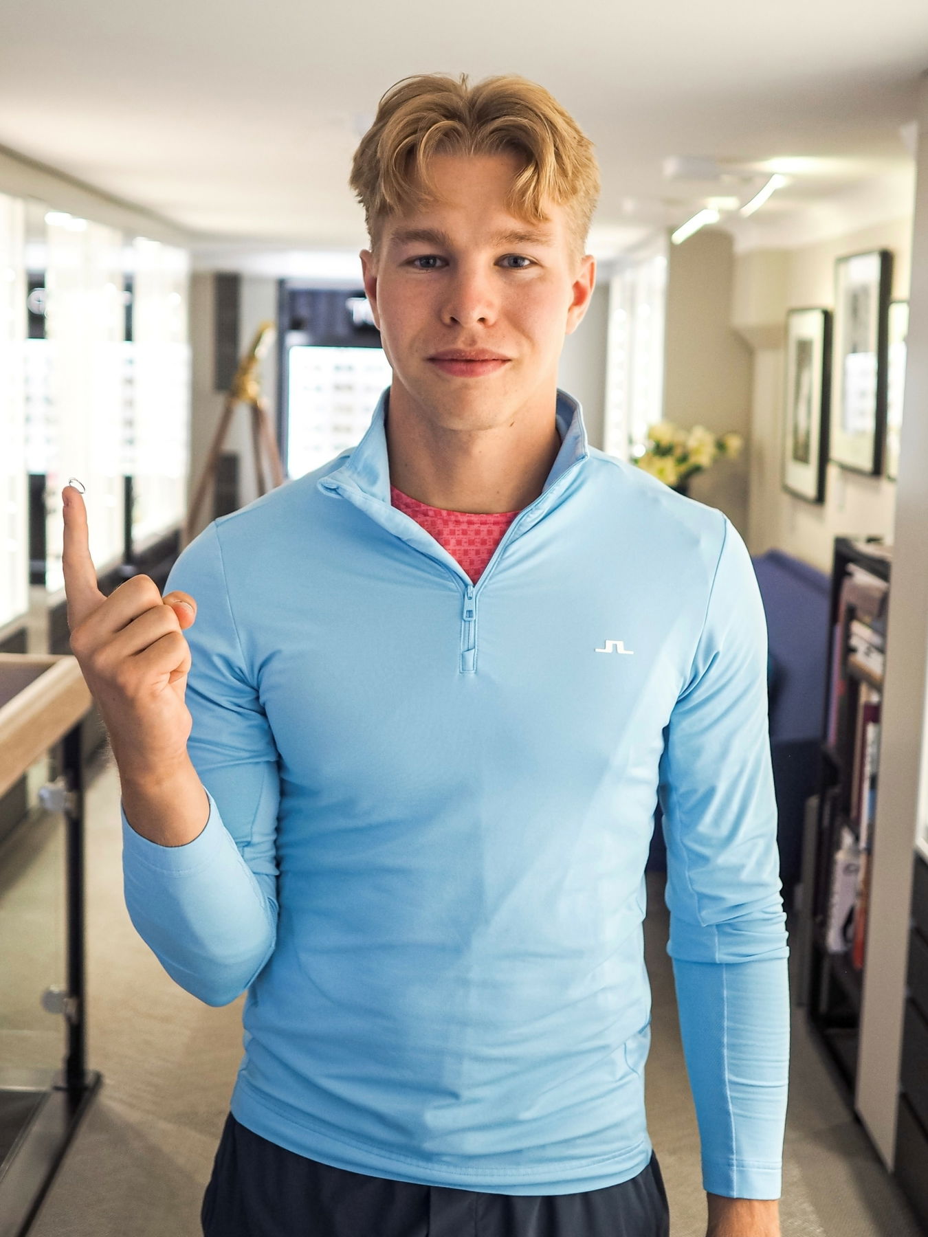 Marsu Rooth Markus Rooth tar synstest hos Krogh Optikk og tester nye linser – Krogh ...