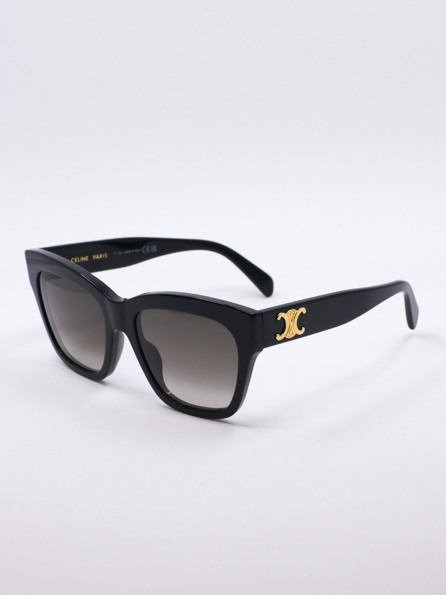 Svart, klassisk solbrille med mørke, graderte solbrilleglass