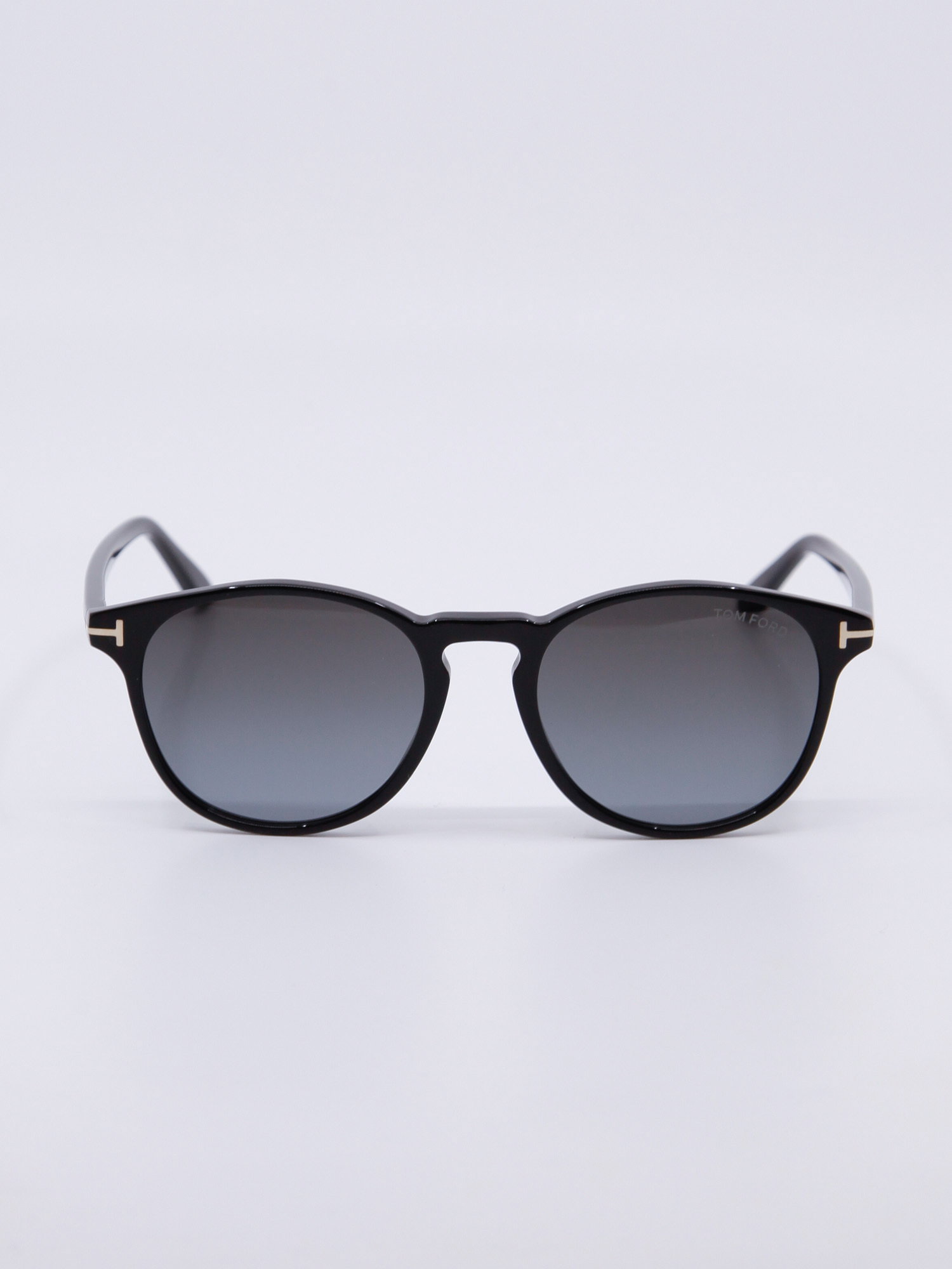 Klassisk rund solbrille i svart med mørke solbrilleglass