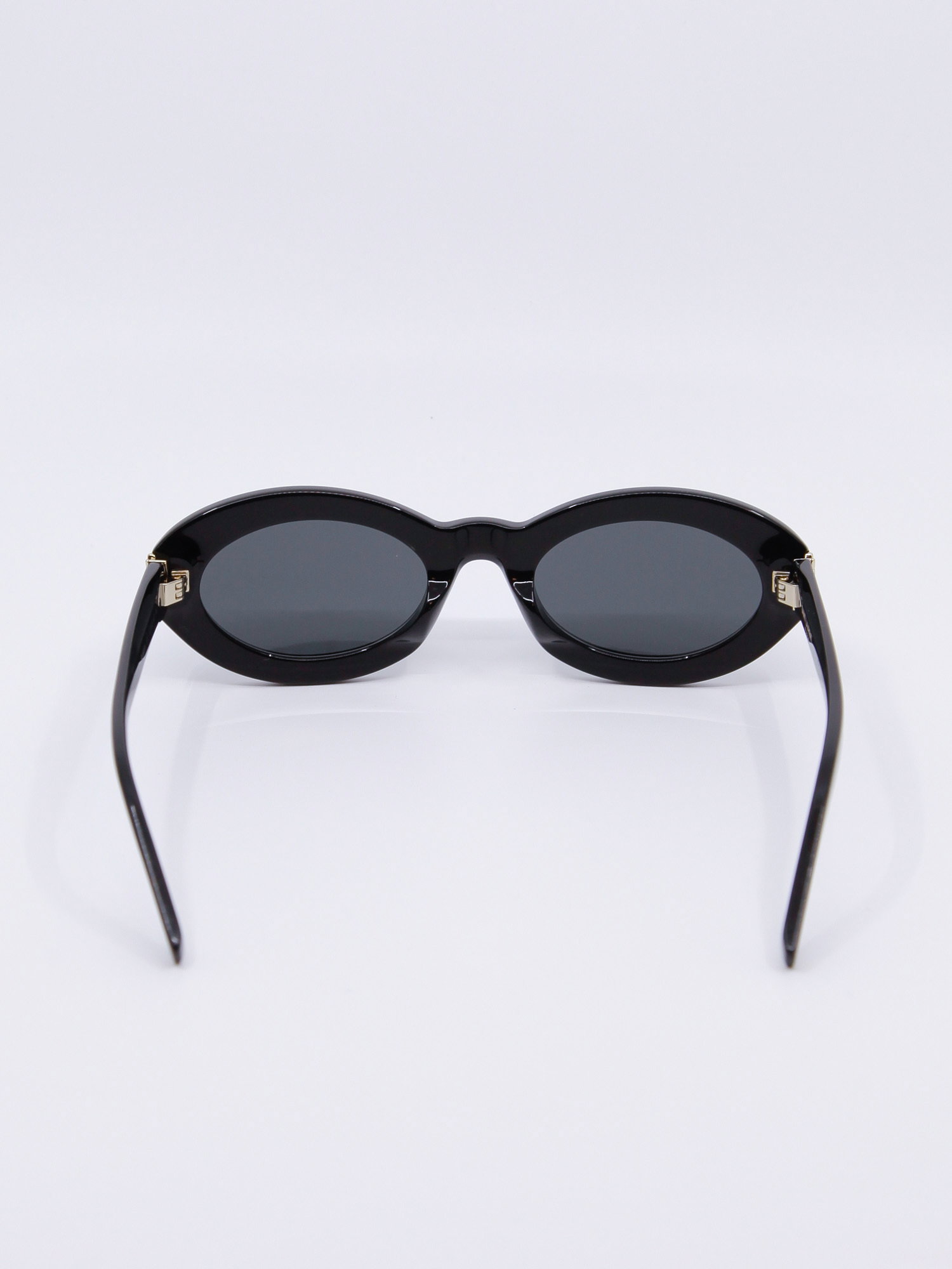 Oval solbrille i svart