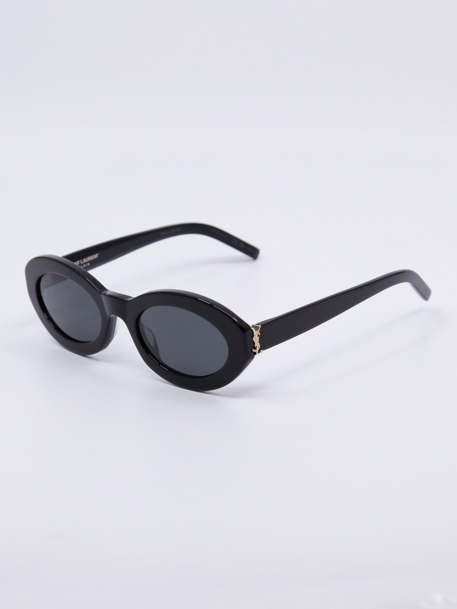 Oval solbrille i svart