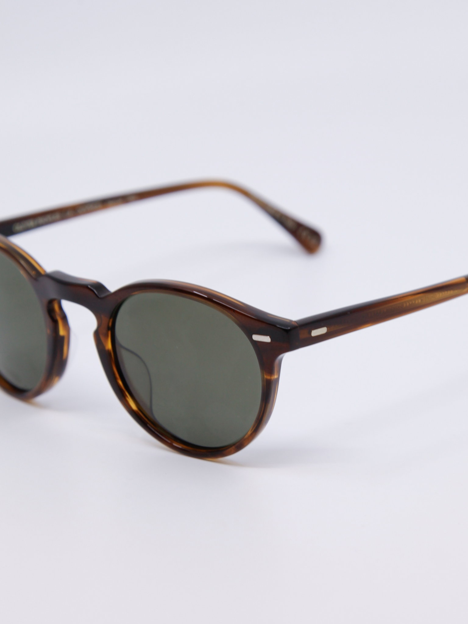 Rund solbrille i mørkbrun
