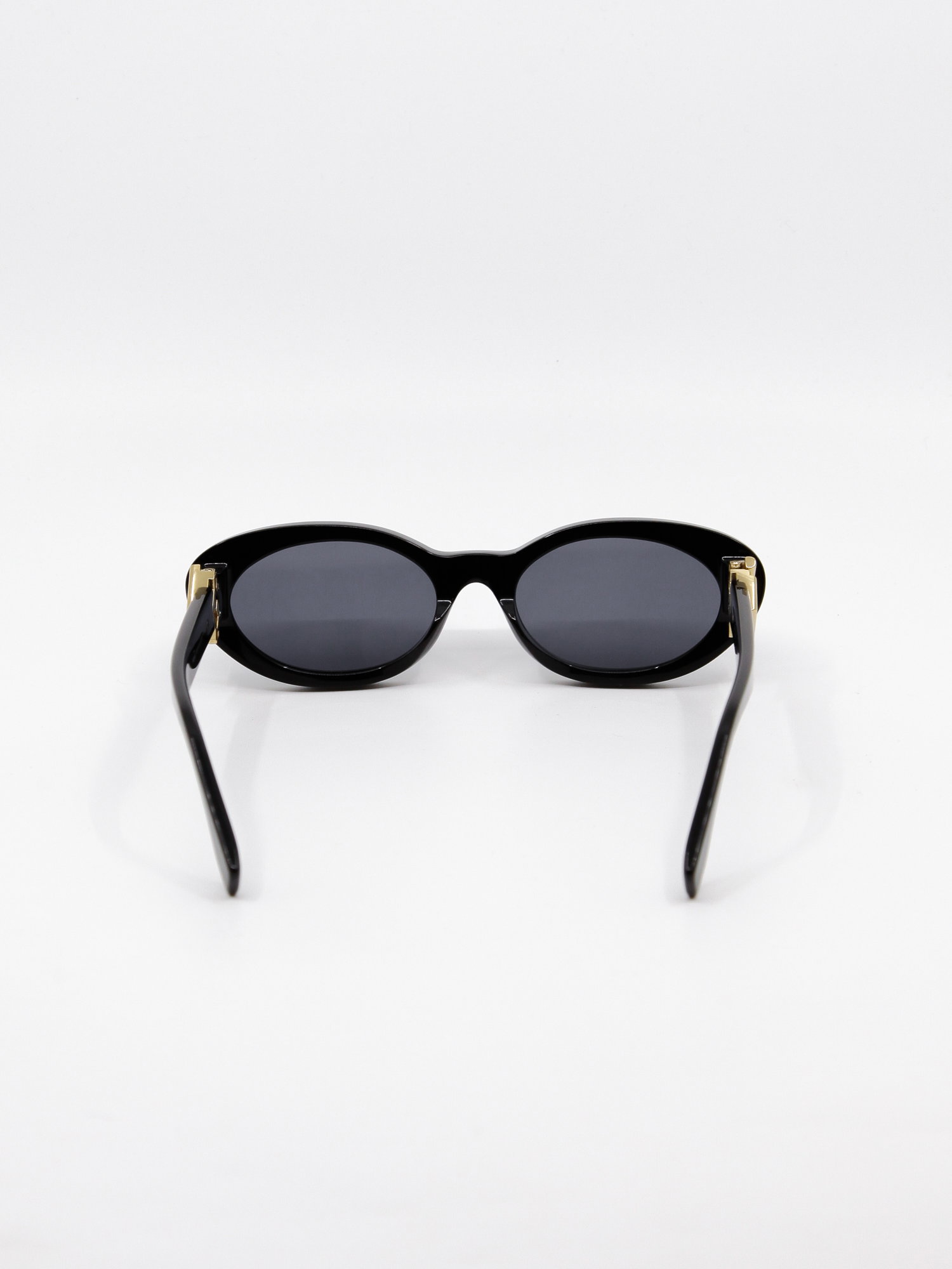 Svart solbrille med avrundet cateye fasong