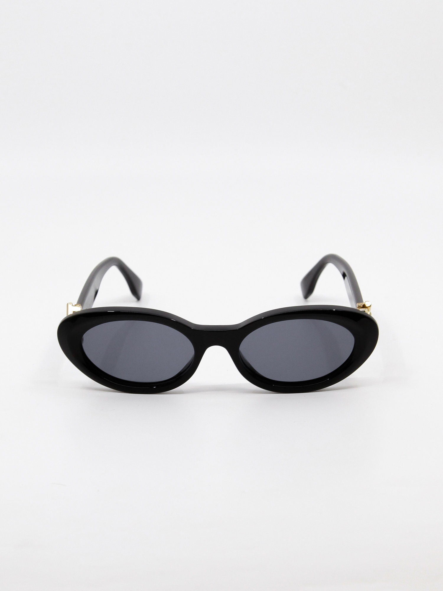 Svart solbrille med avrundet cateye fasong