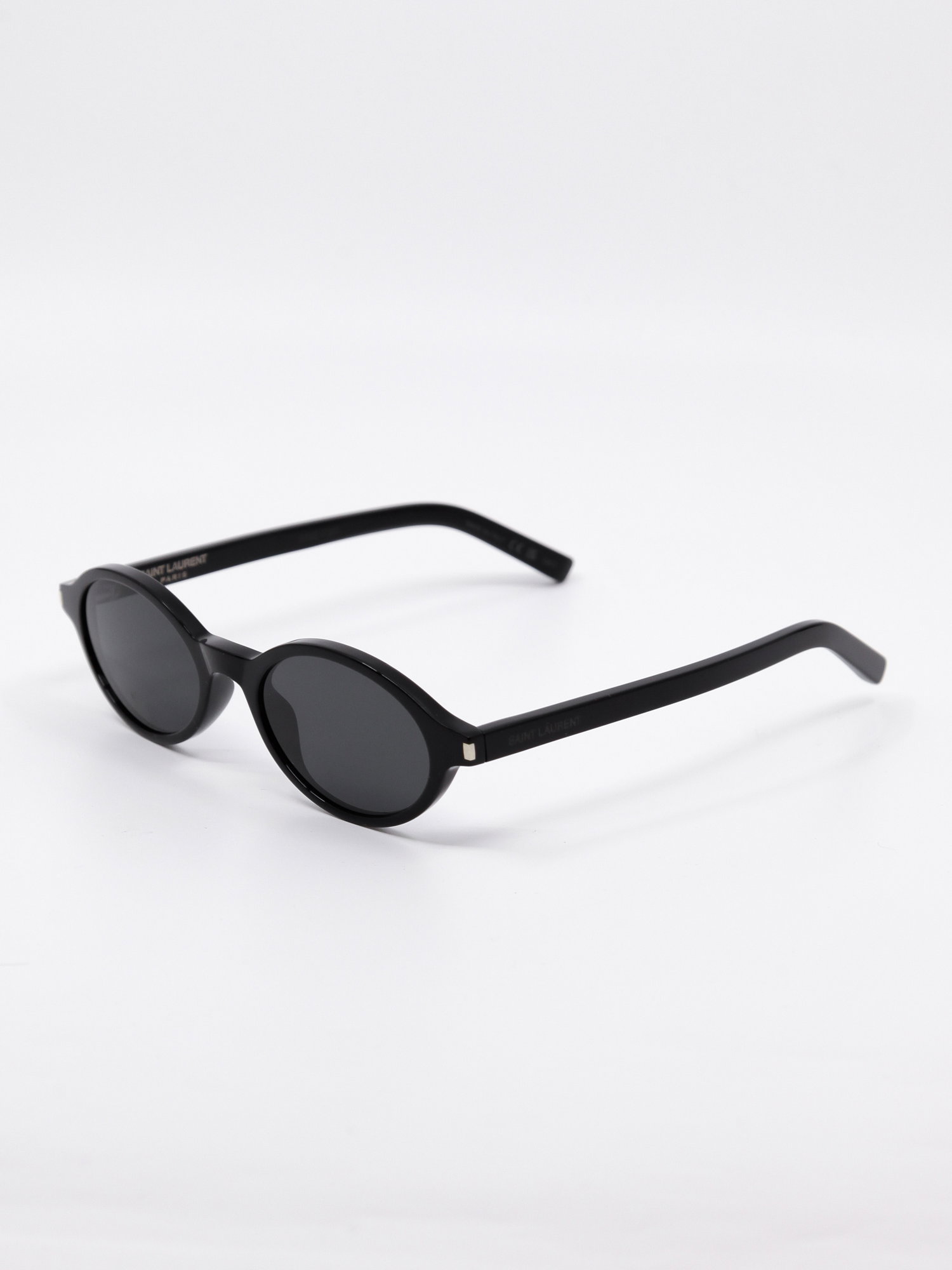 Oval solbrille i svart