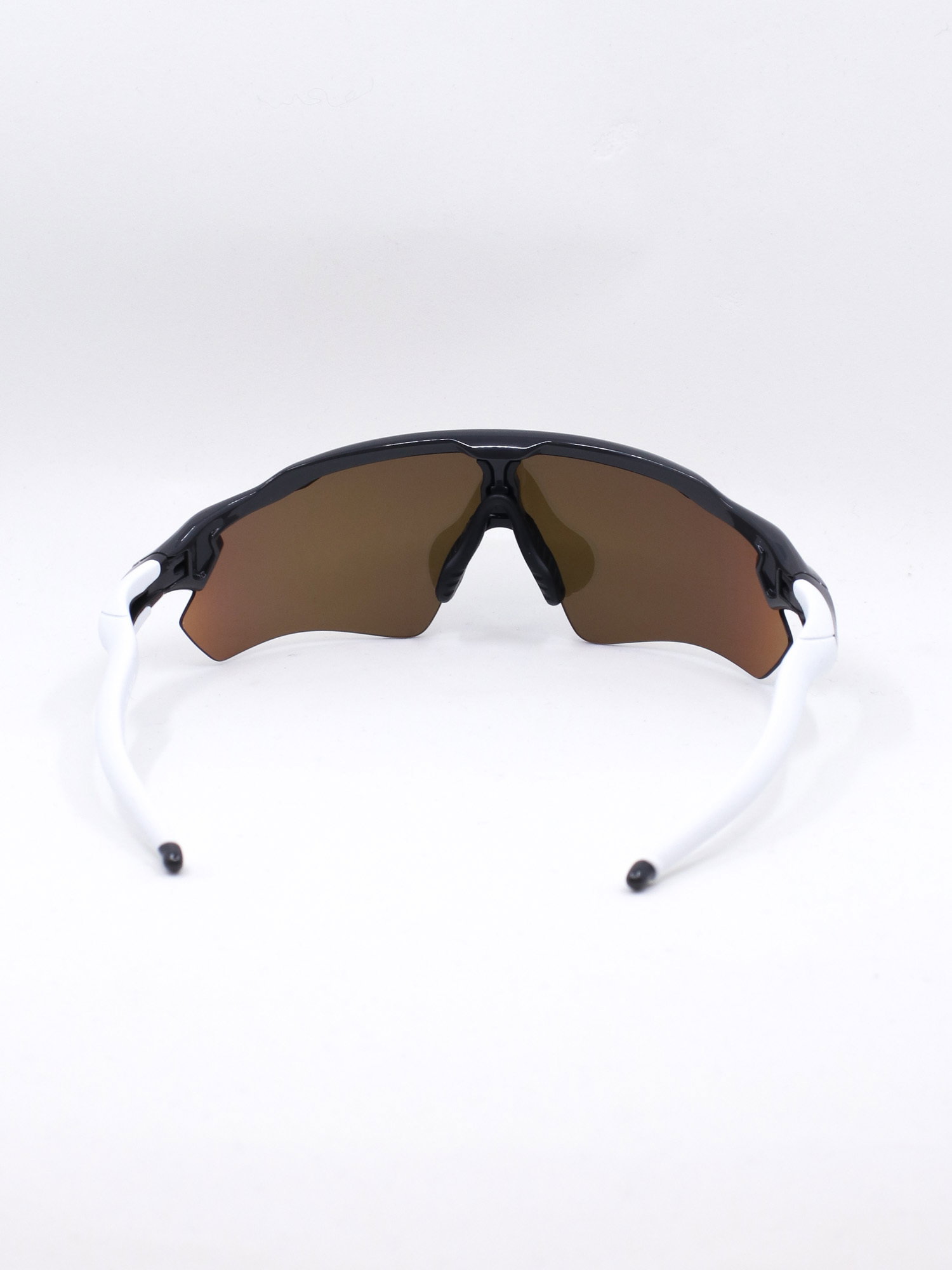 Sportsbrille med rosegull glass og svart ramme