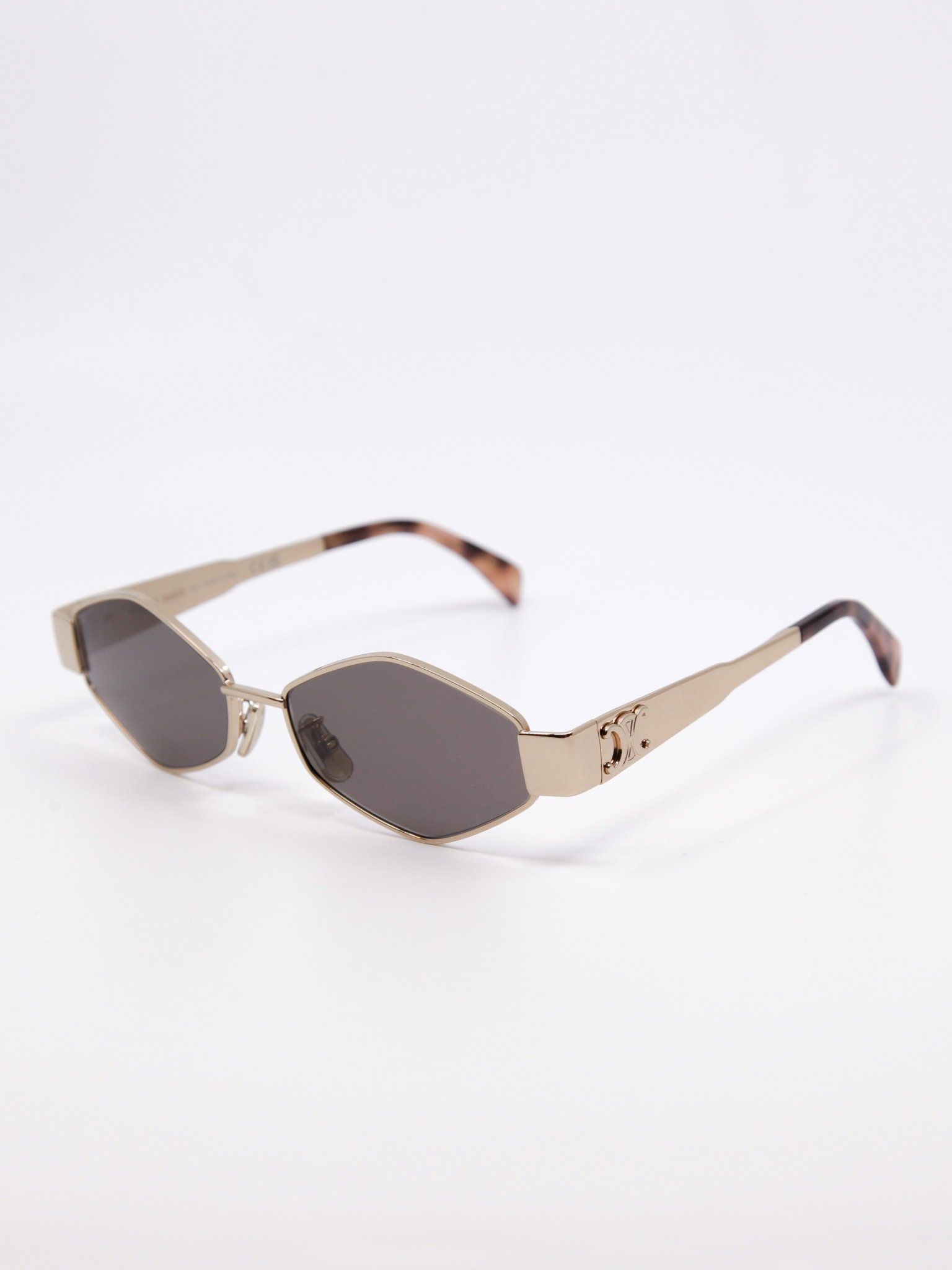 Metallsolbrille i gull med flerkantet fasong og rosa glass