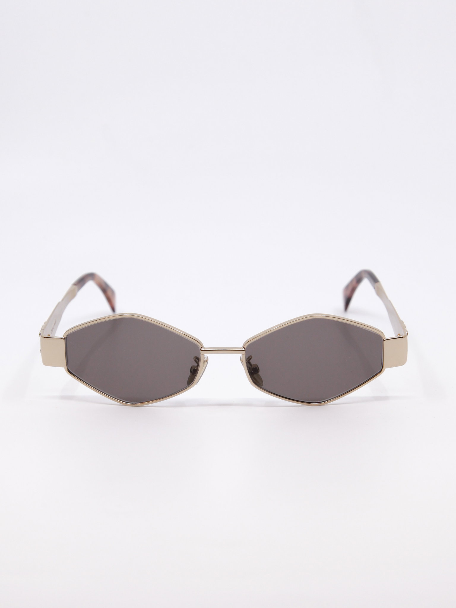 Metallsolbrille i gull med flerkantet fasong og rosa glass