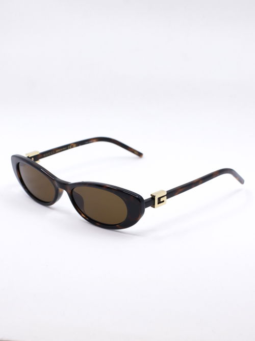 Smal brun solbrille med avrundet cateyefasong