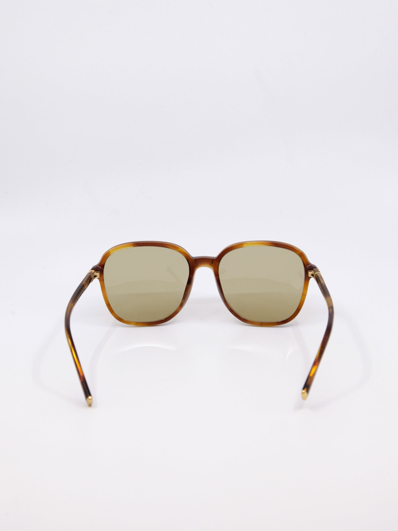 Brun solbrille med 70-talls vibber, gule store solbrilleglass