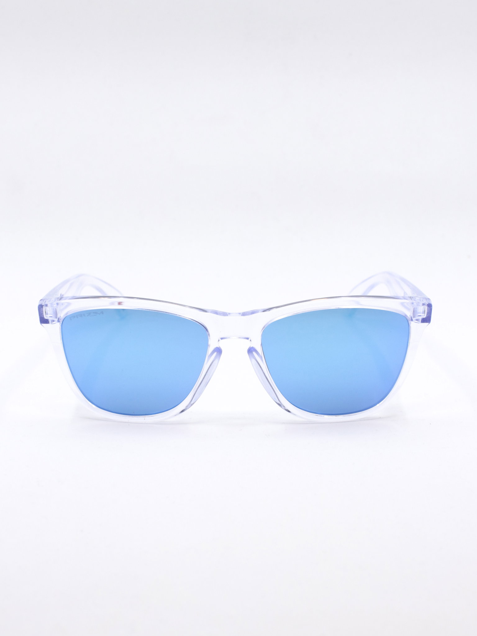 Solbrille med rektangulær fasong, transaprent ramem og blå solbrilleglass