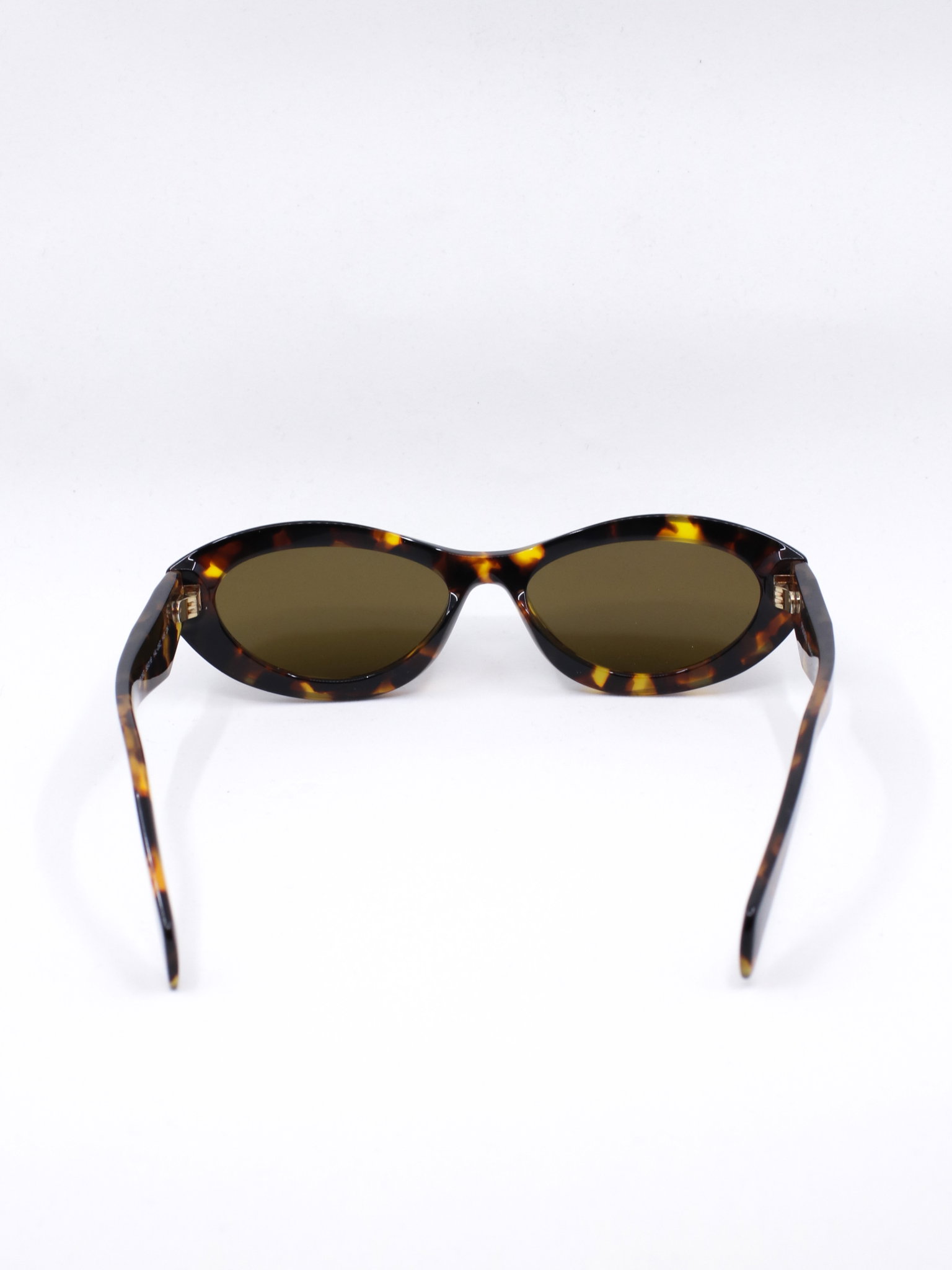 Smal og brun cateye solbrille