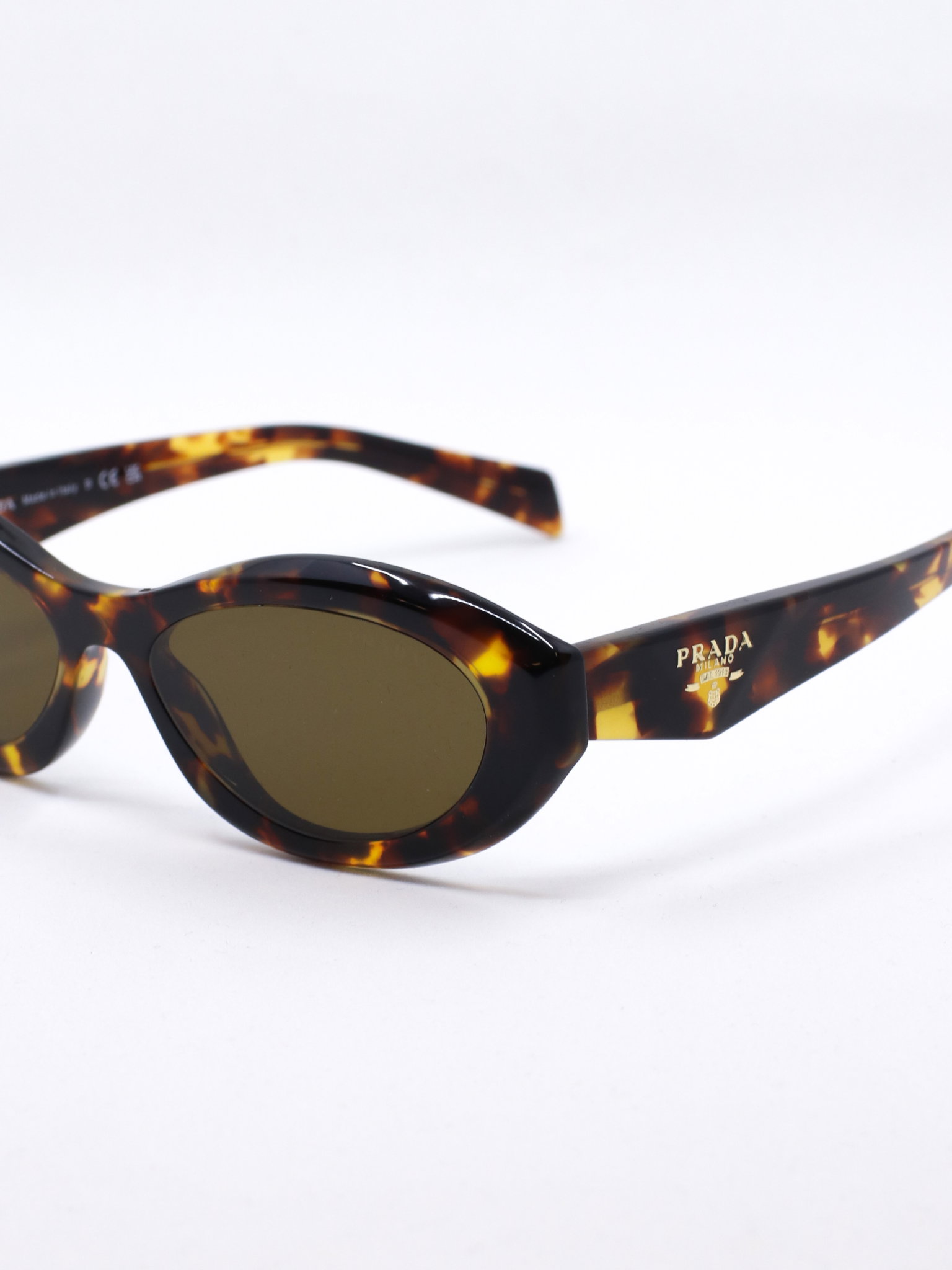Smal og brun cateye solbrille