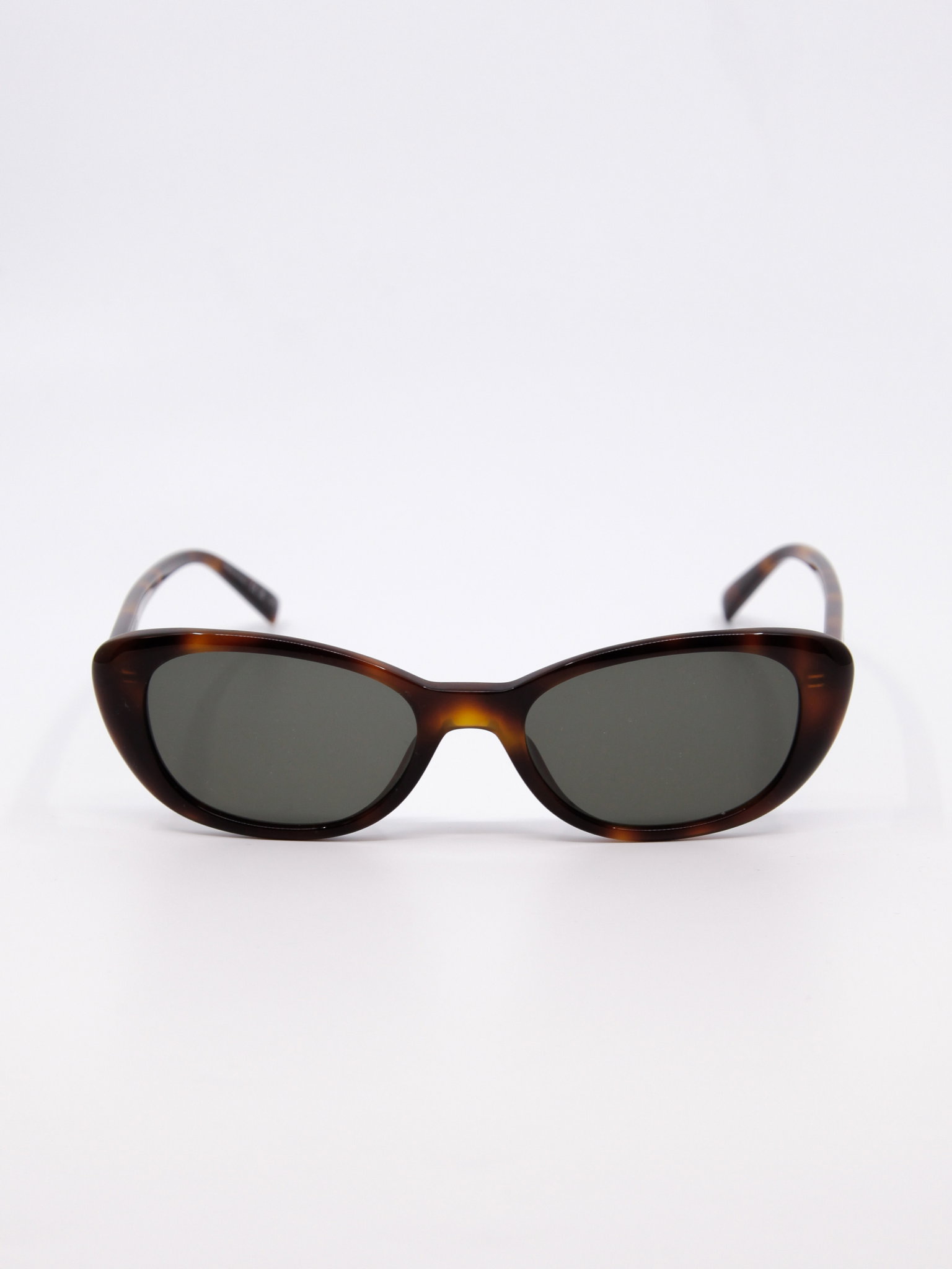 Solbrille med avrundet cateye fasong i brun