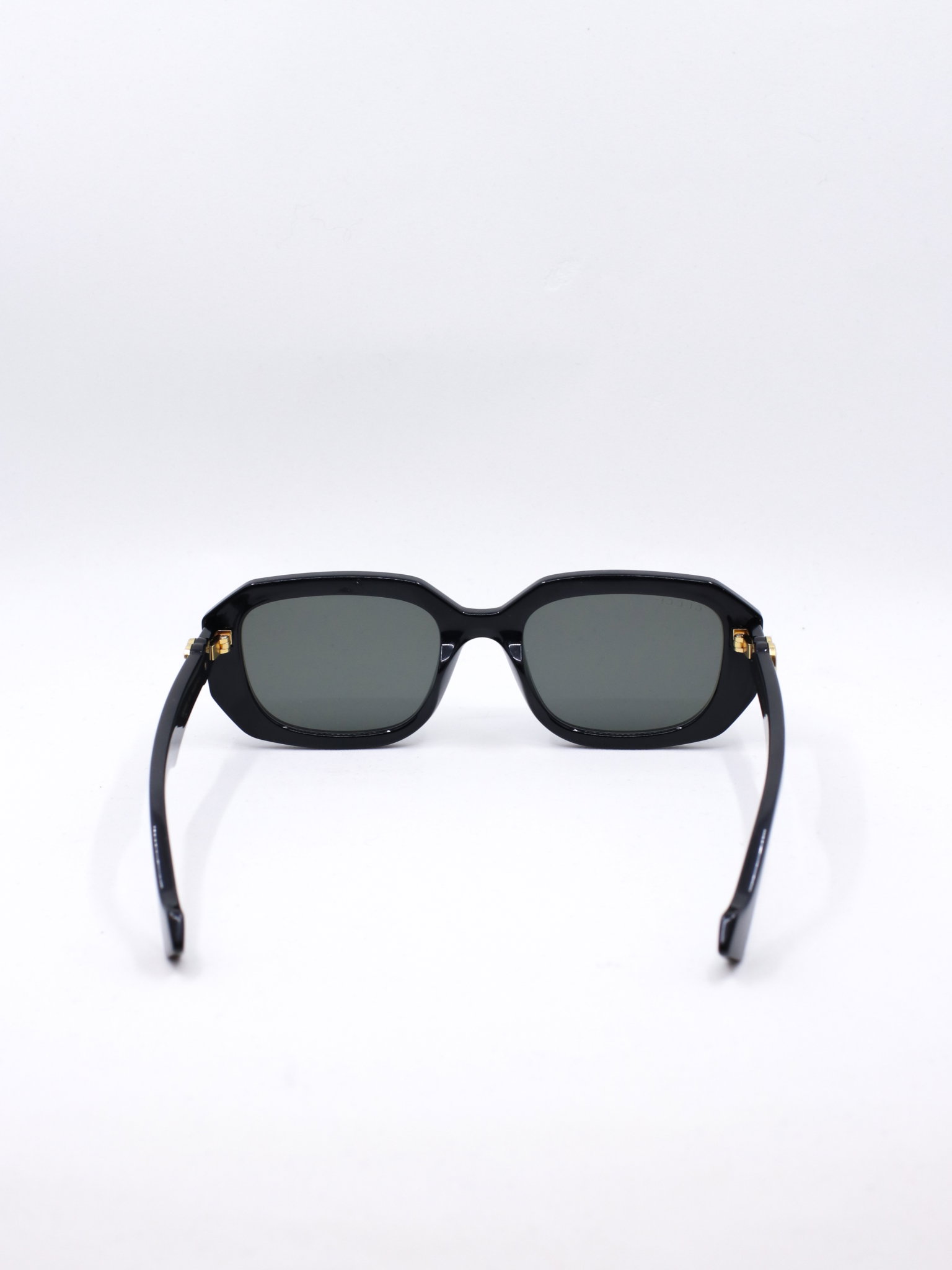 Flerkantet solbrille i svart