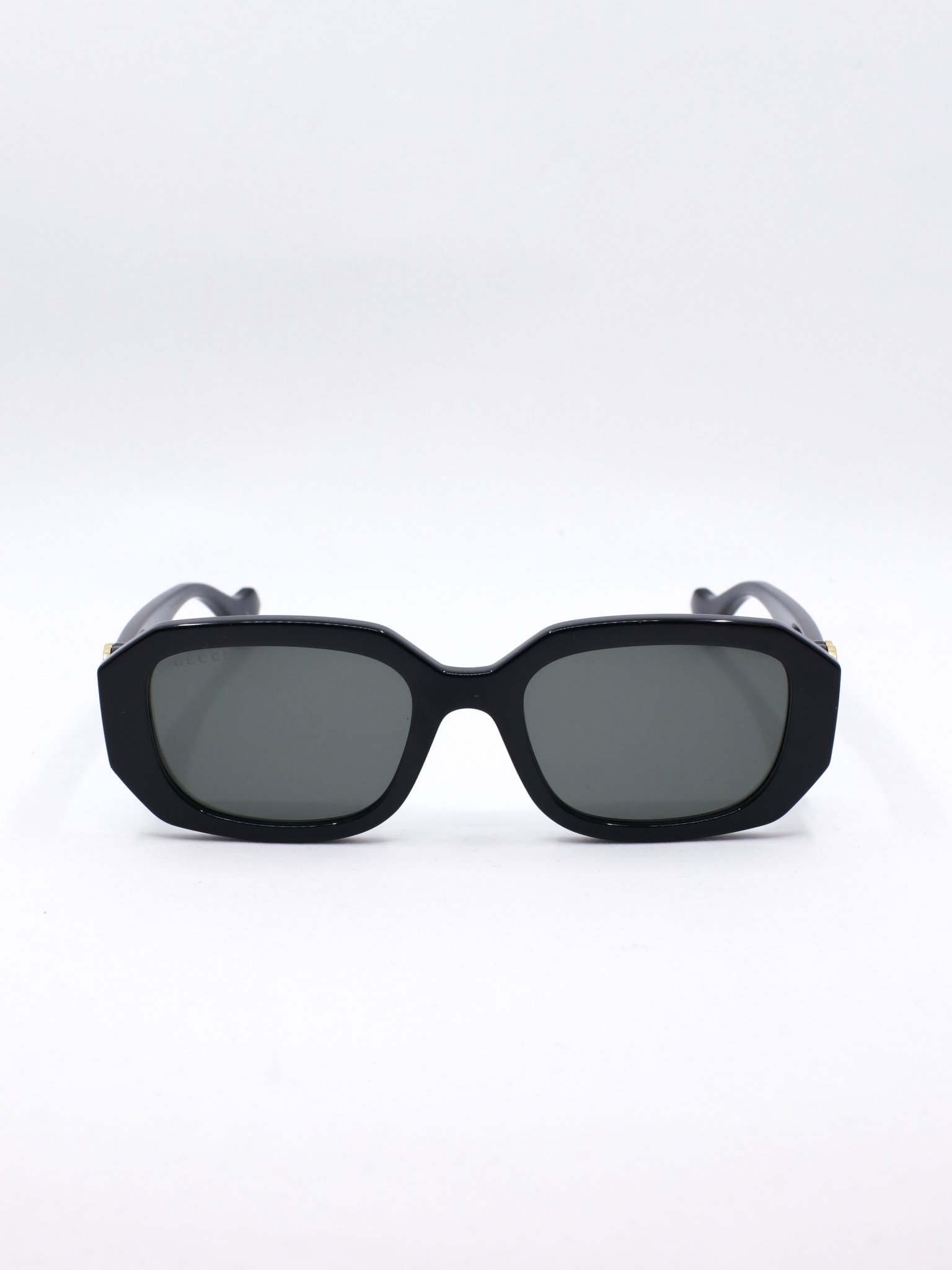 Flerkantet solbrille i svart