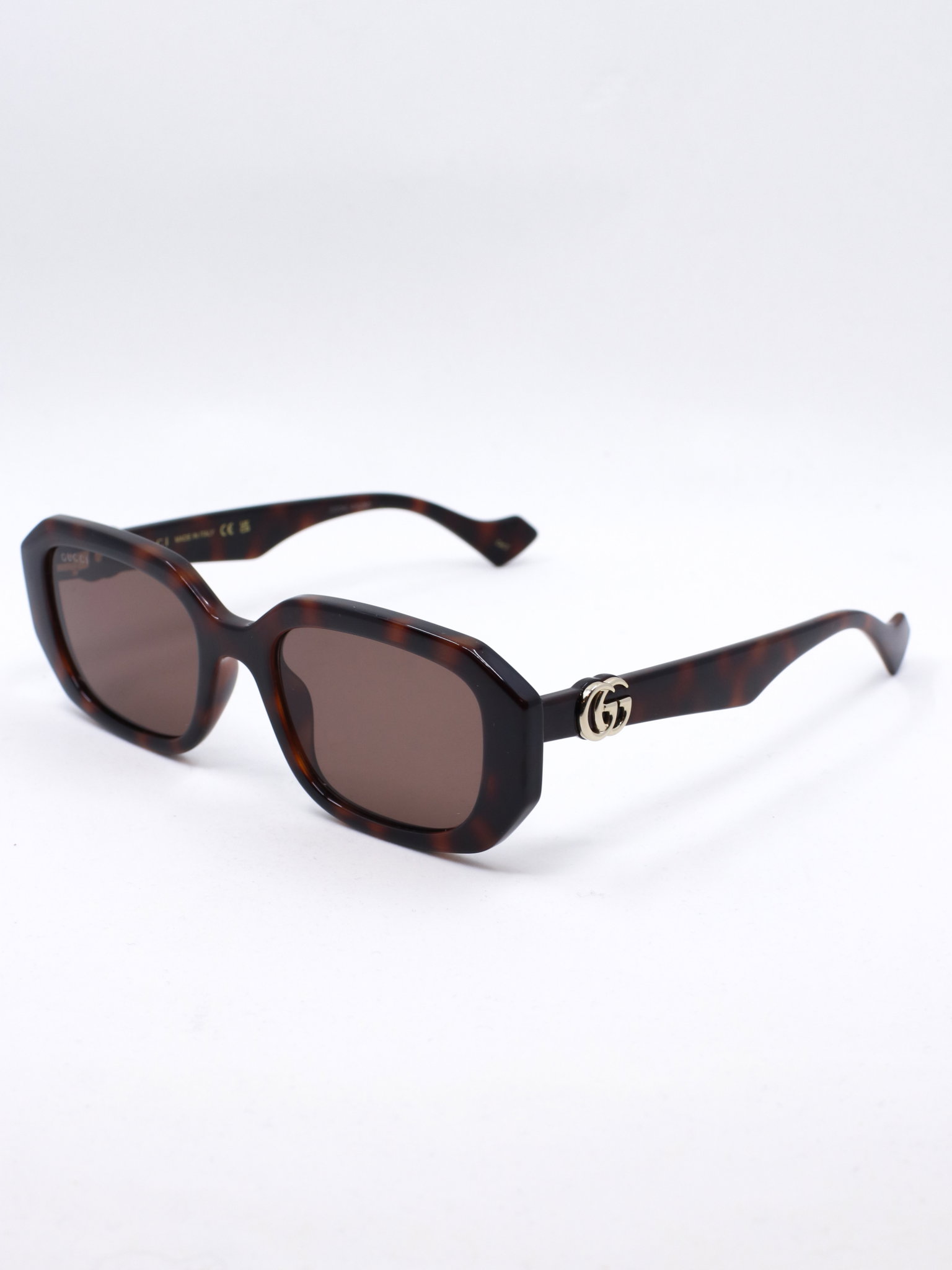 Solbrille med flerkantet form i brun
