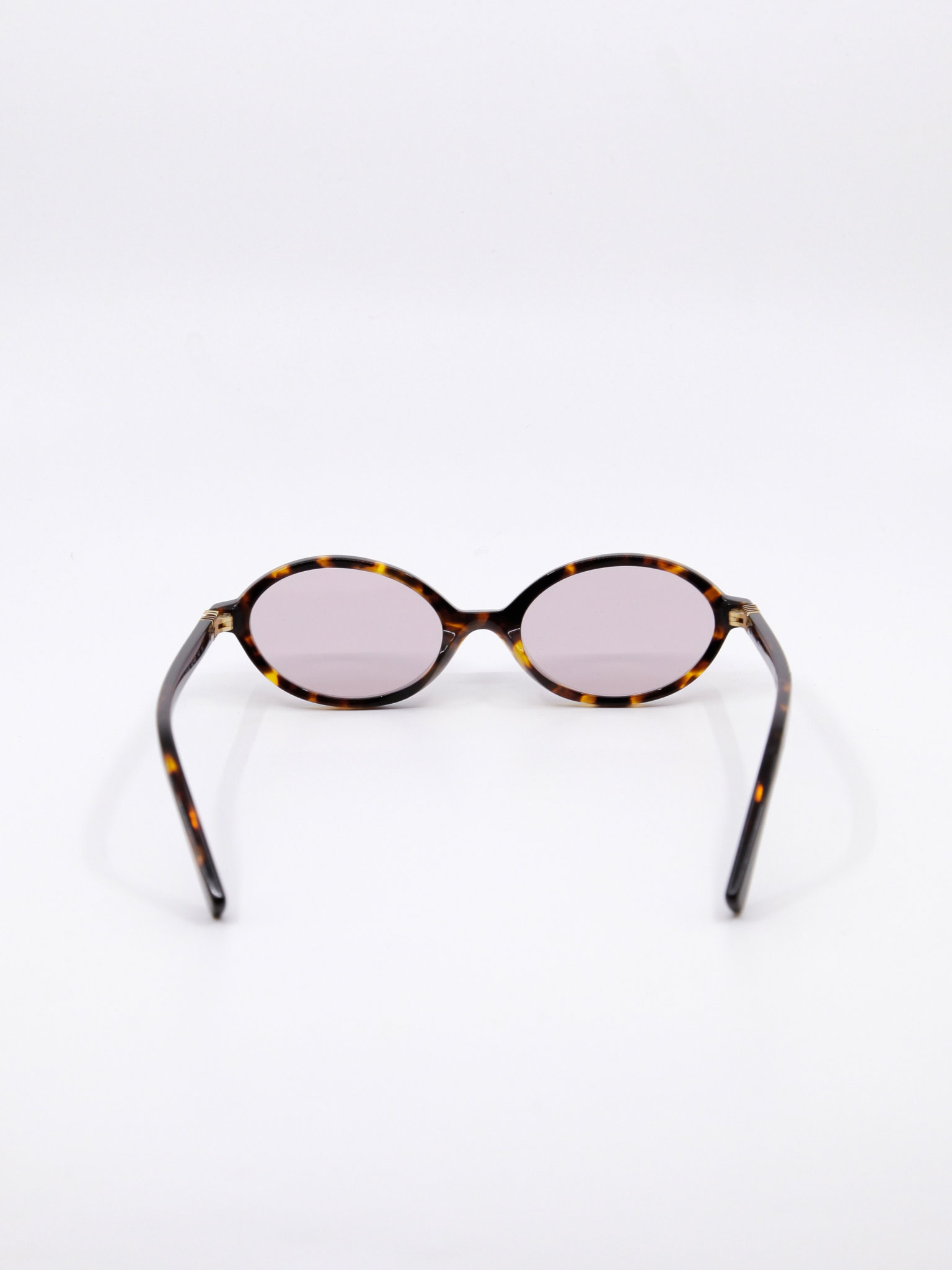 Oval solbrille med brun ramme og rosa glass