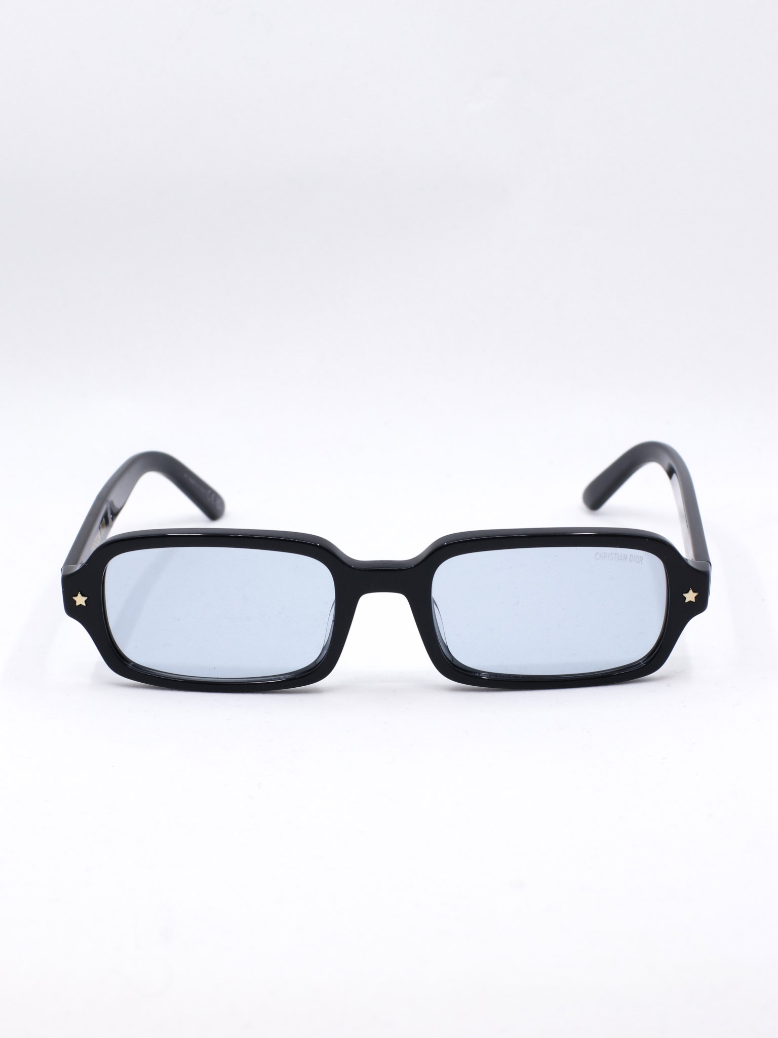 Rektangulær solbrille med svart ramme og blå glass