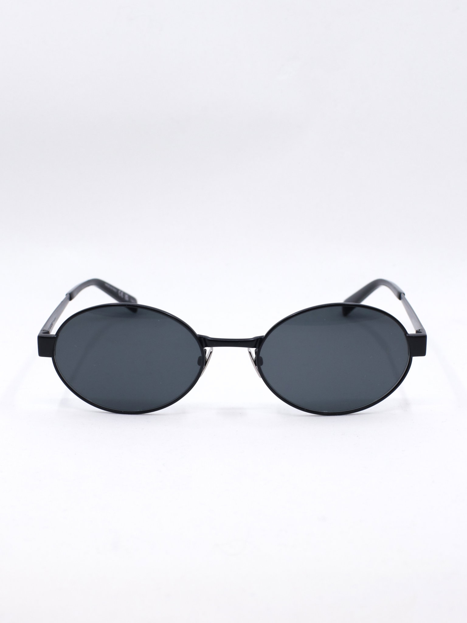 Svart metallsolbrille med oval fasong