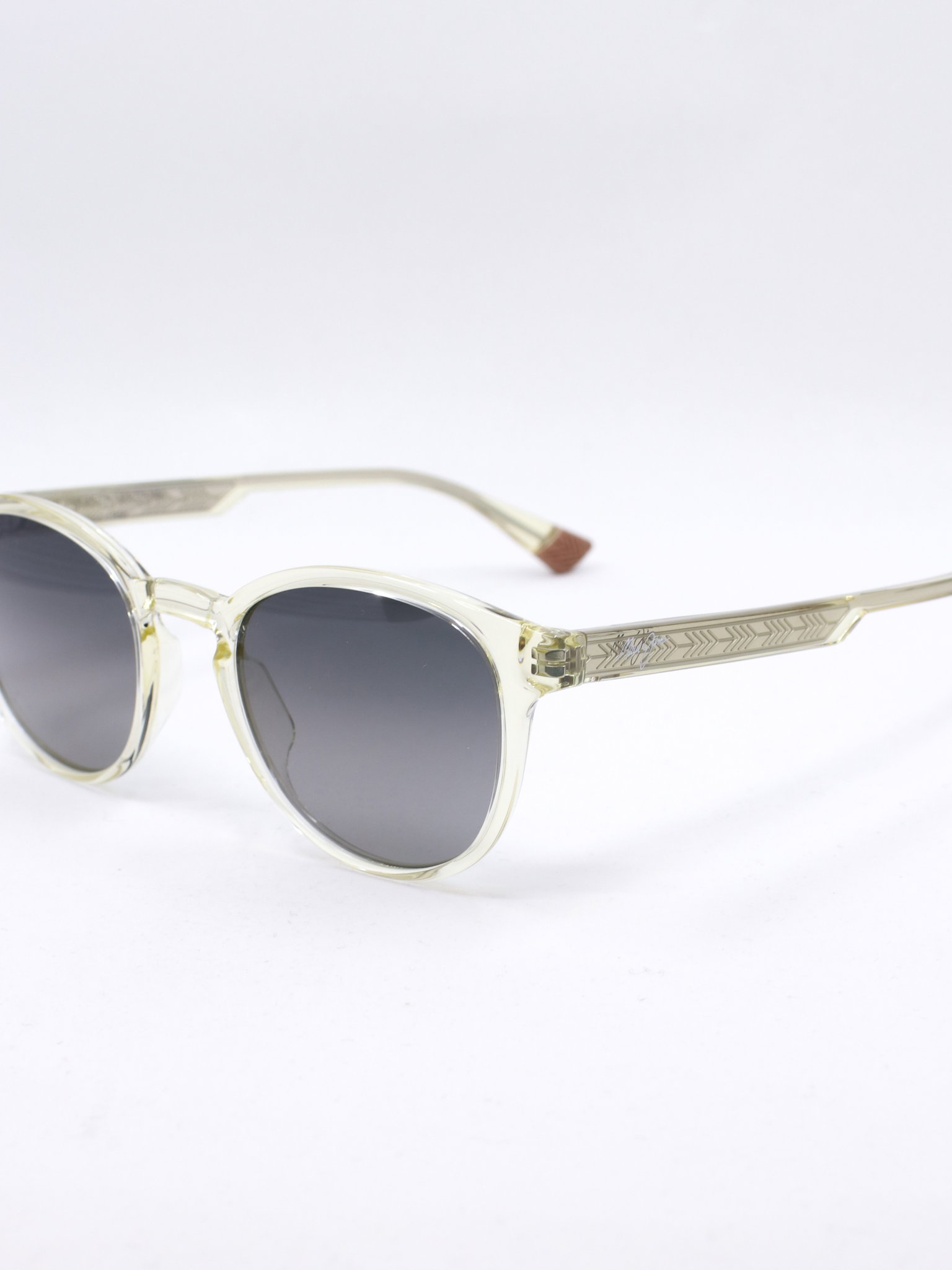 Solbrille med transparent ramme og grå solbrilleglass