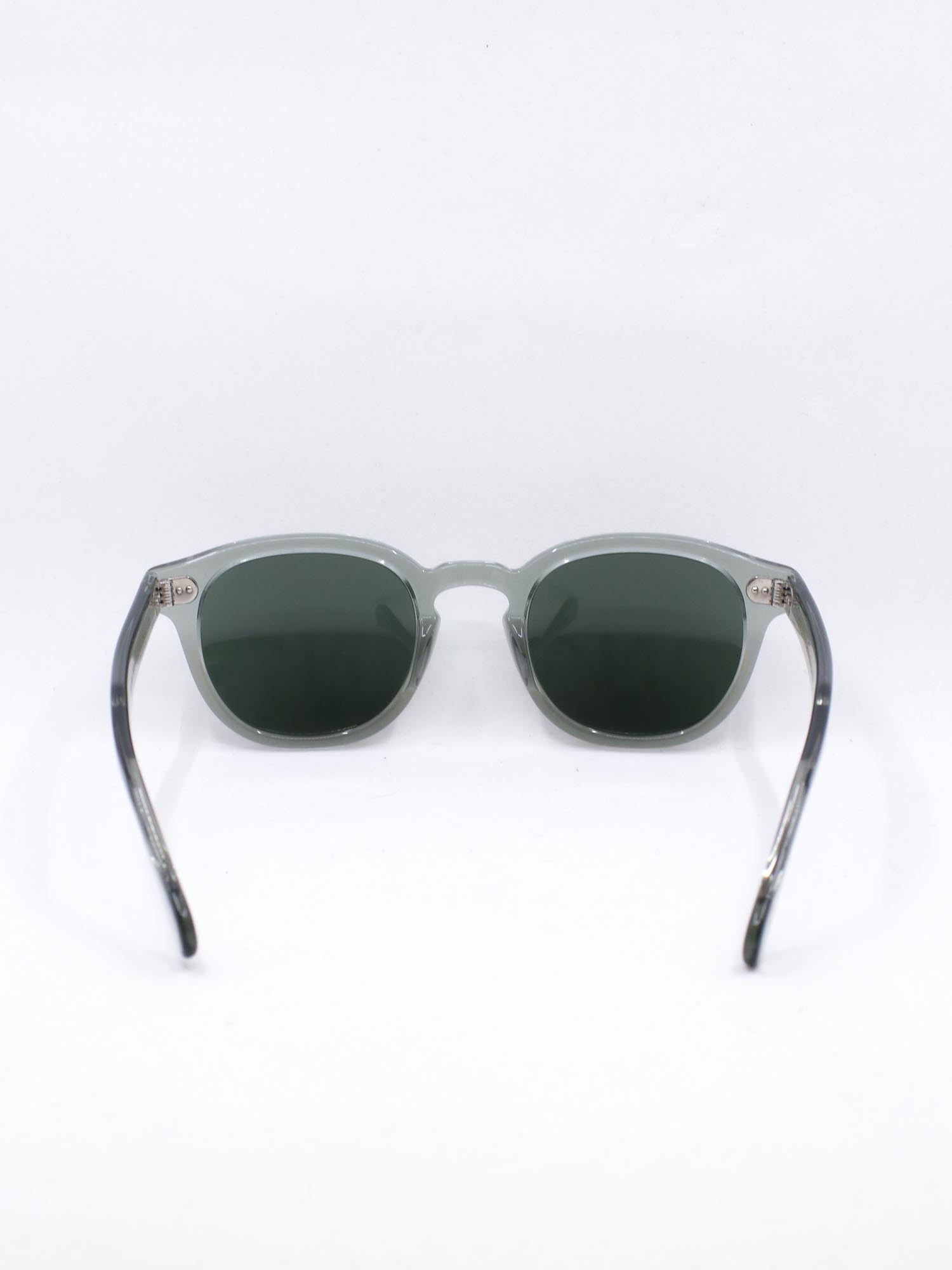 Avrundet solbrille i grønn