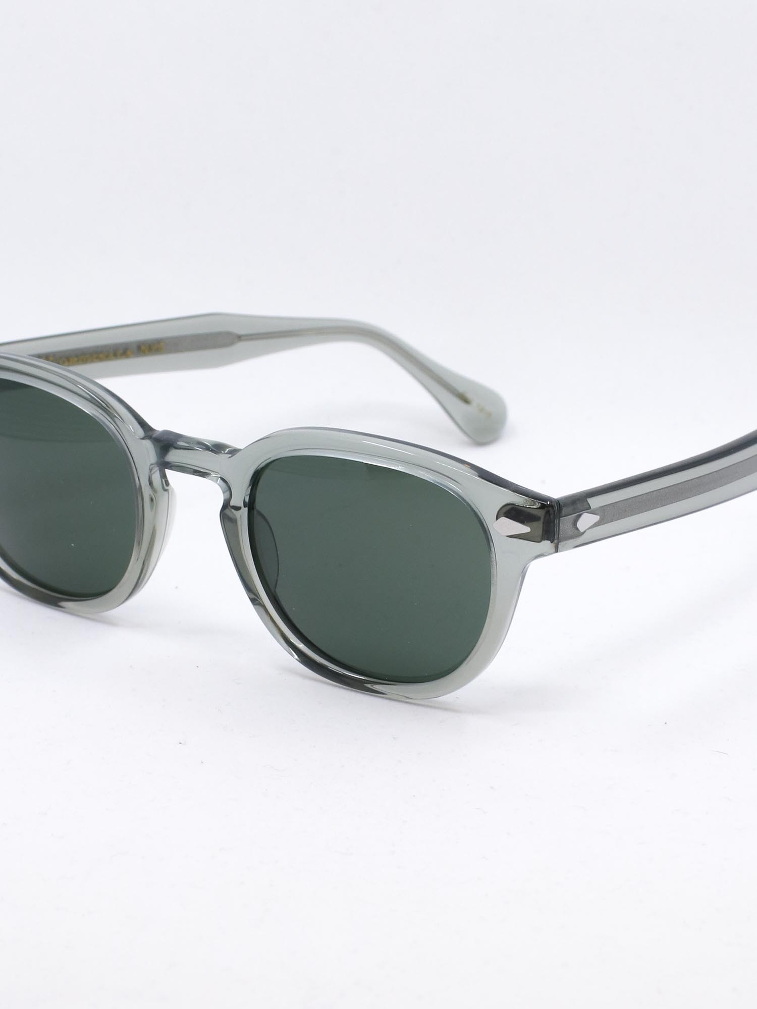 Avrundet solbrille i grønn