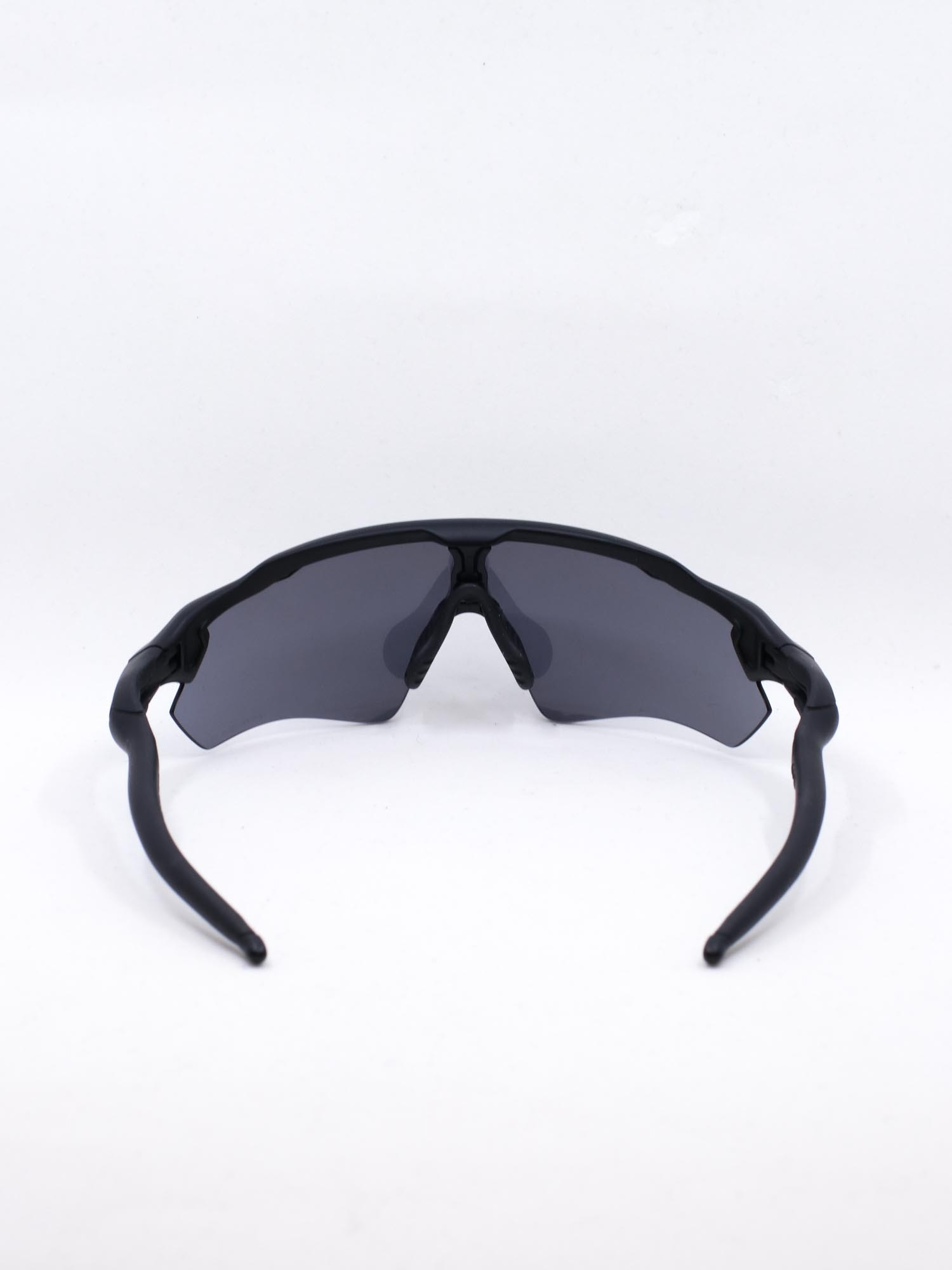 Sportssolbrille i svart