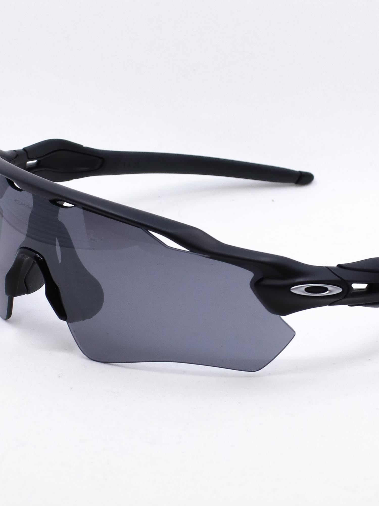 Sportssolbrille i svart